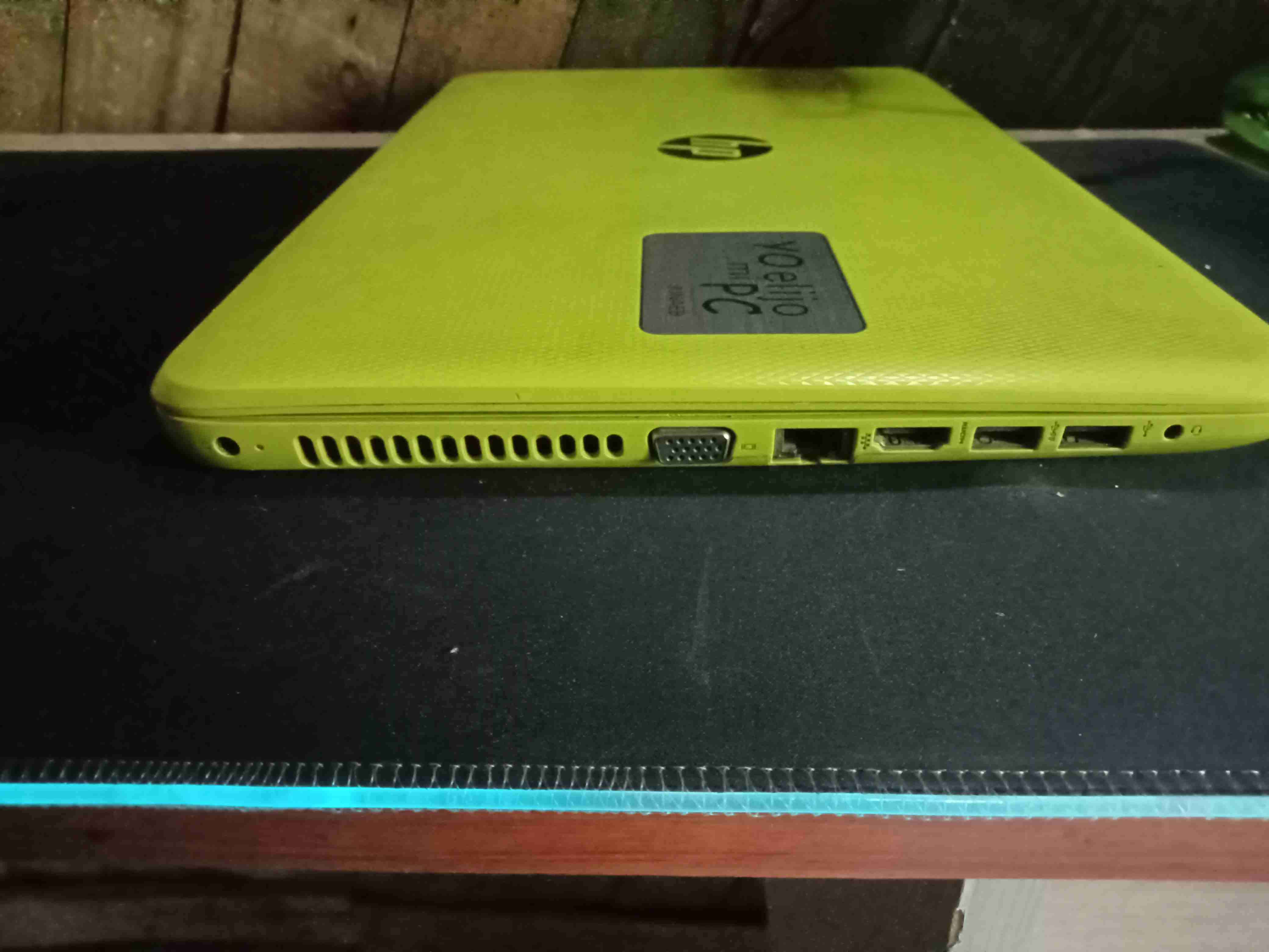 Notebook HP amarillo - miniatura 4