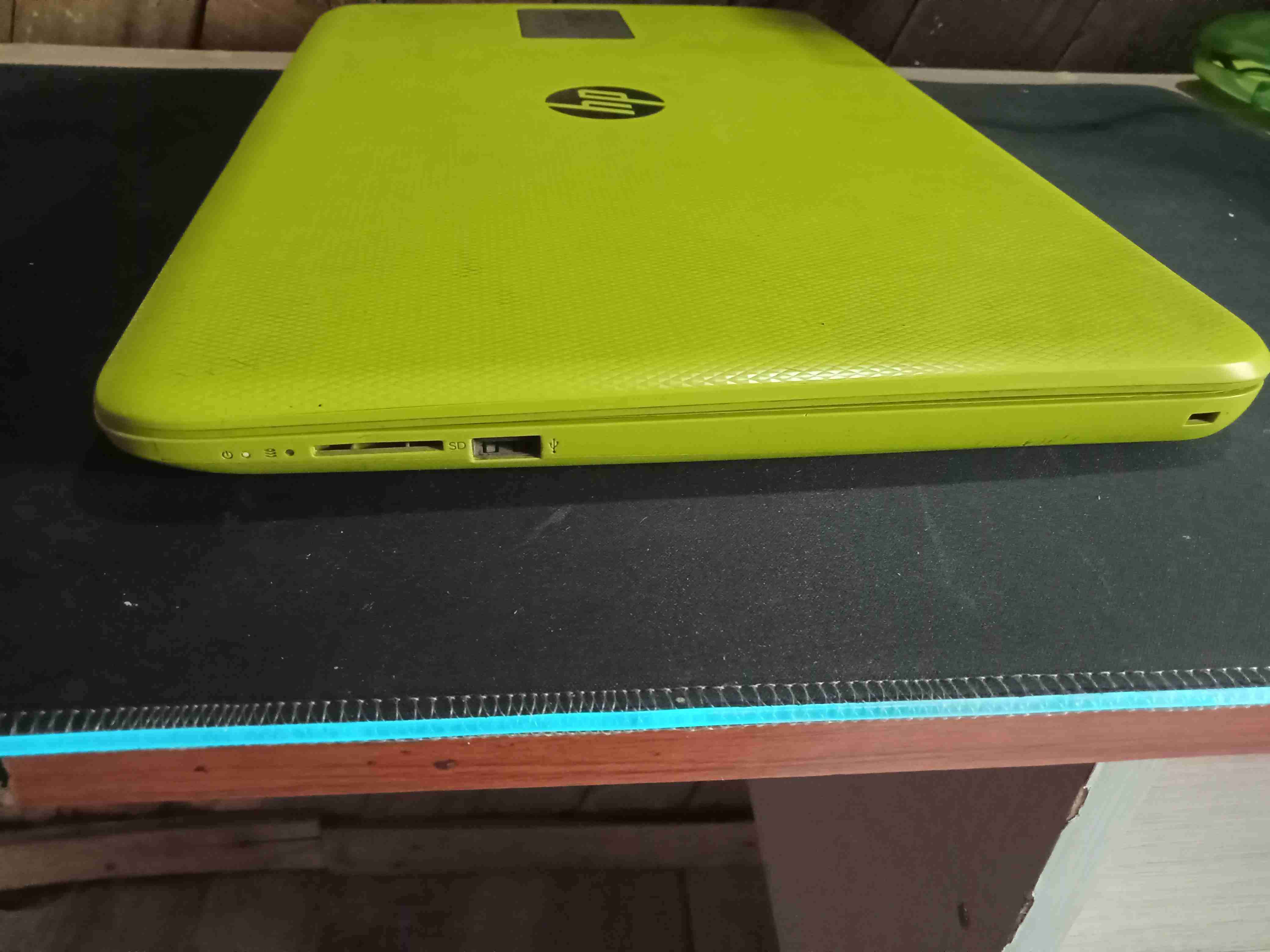 Notebook HP amarillo - miniatura 5