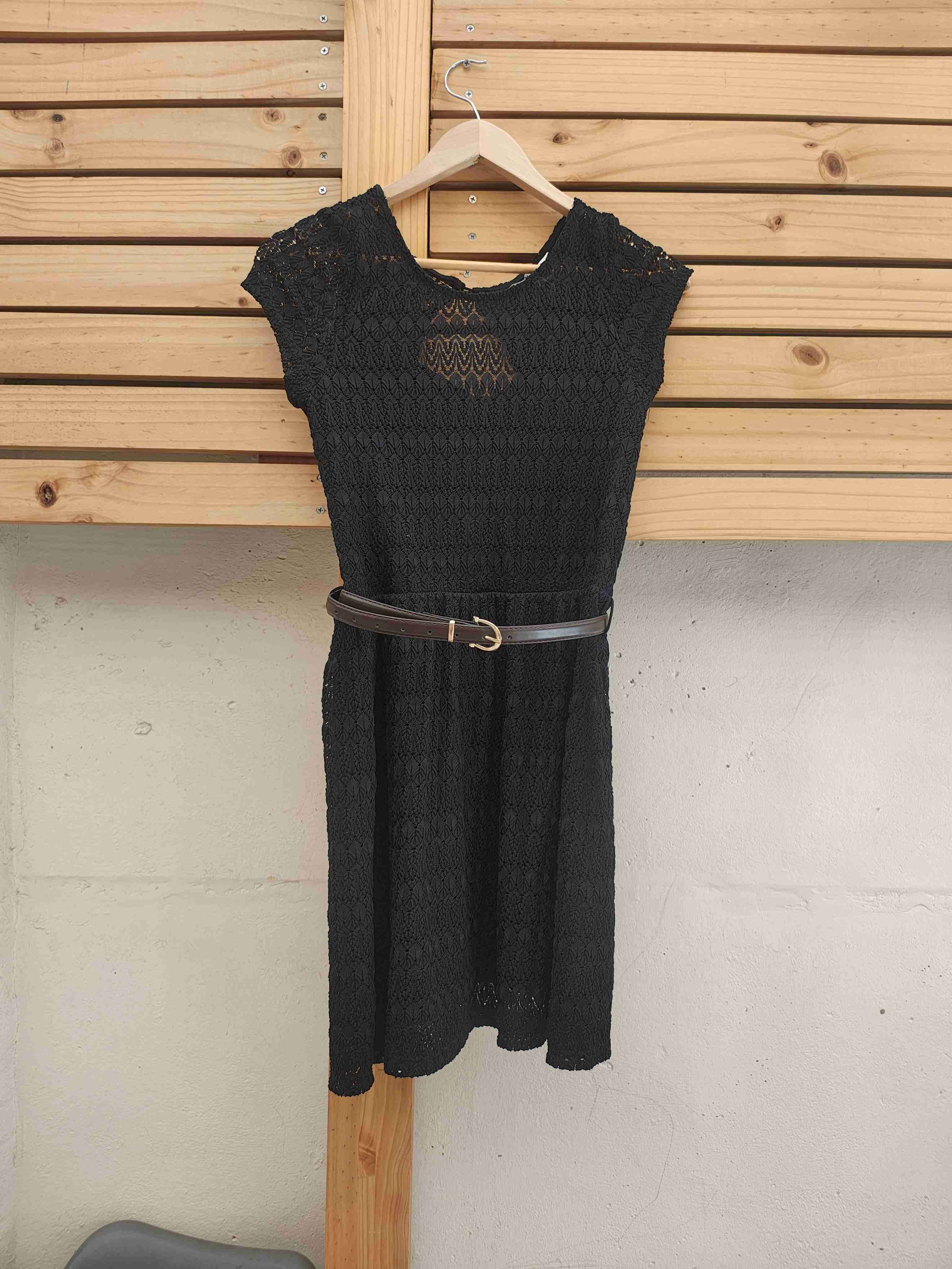 Vestido negro de encaje - miniatura 1