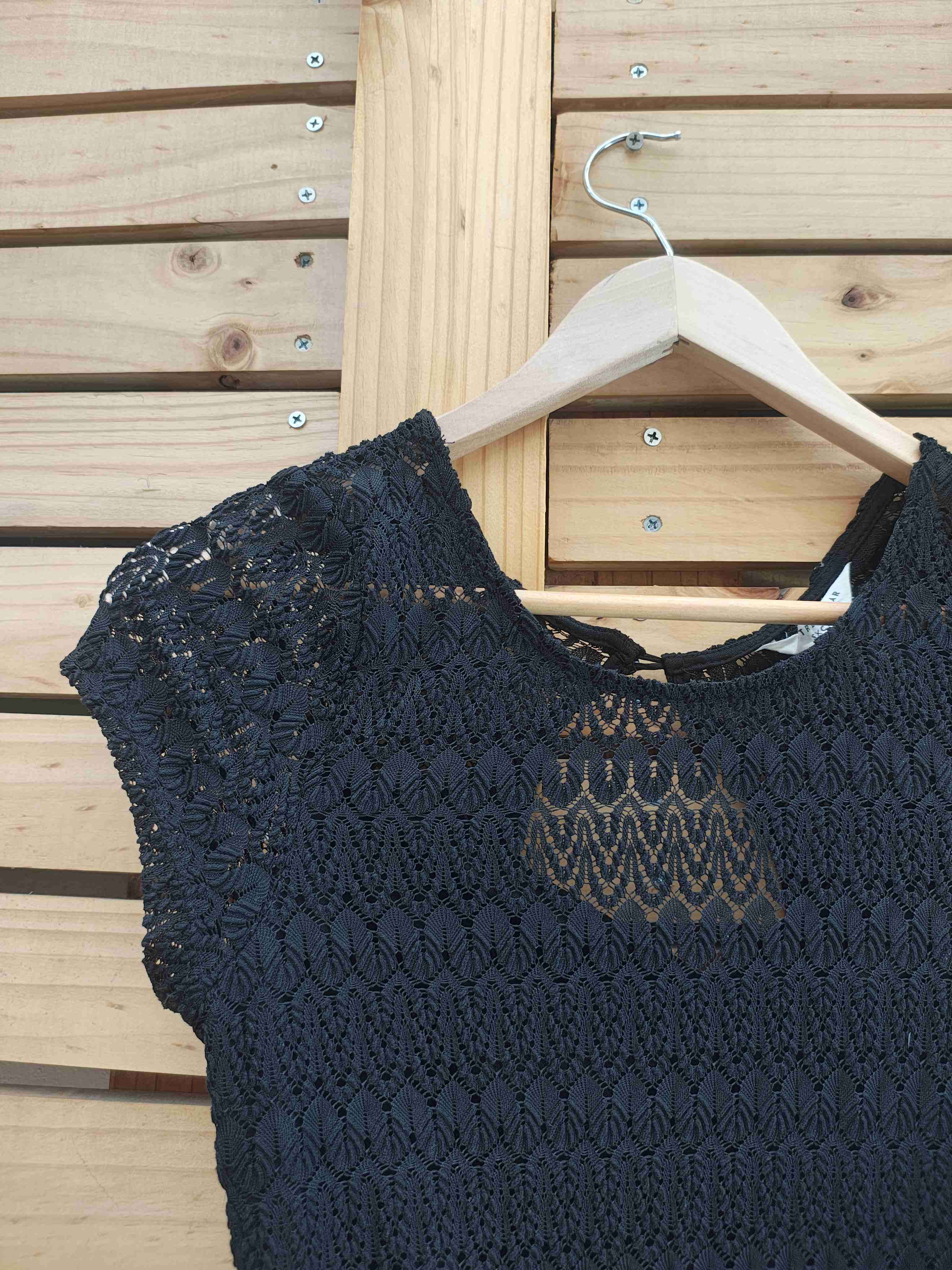 Vestido negro de encaje - miniatura 2