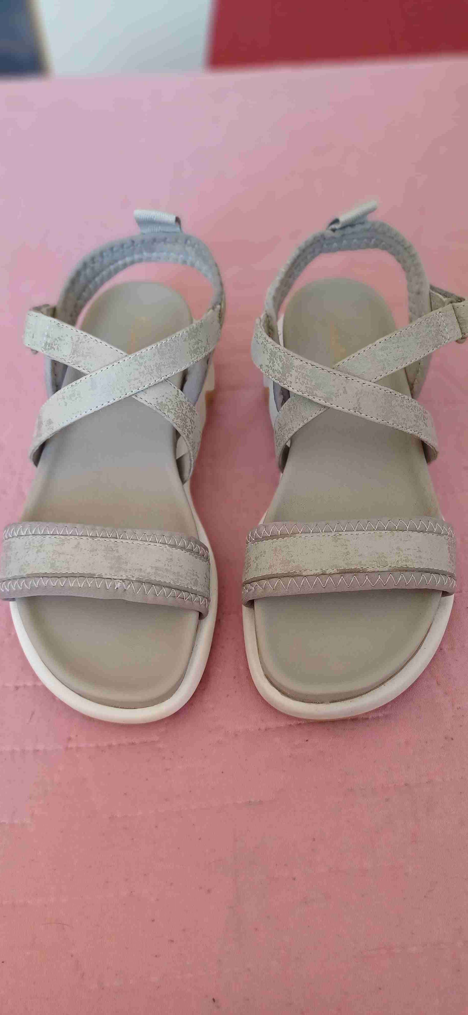 Sandalias beige cruzadas - miniatura 1