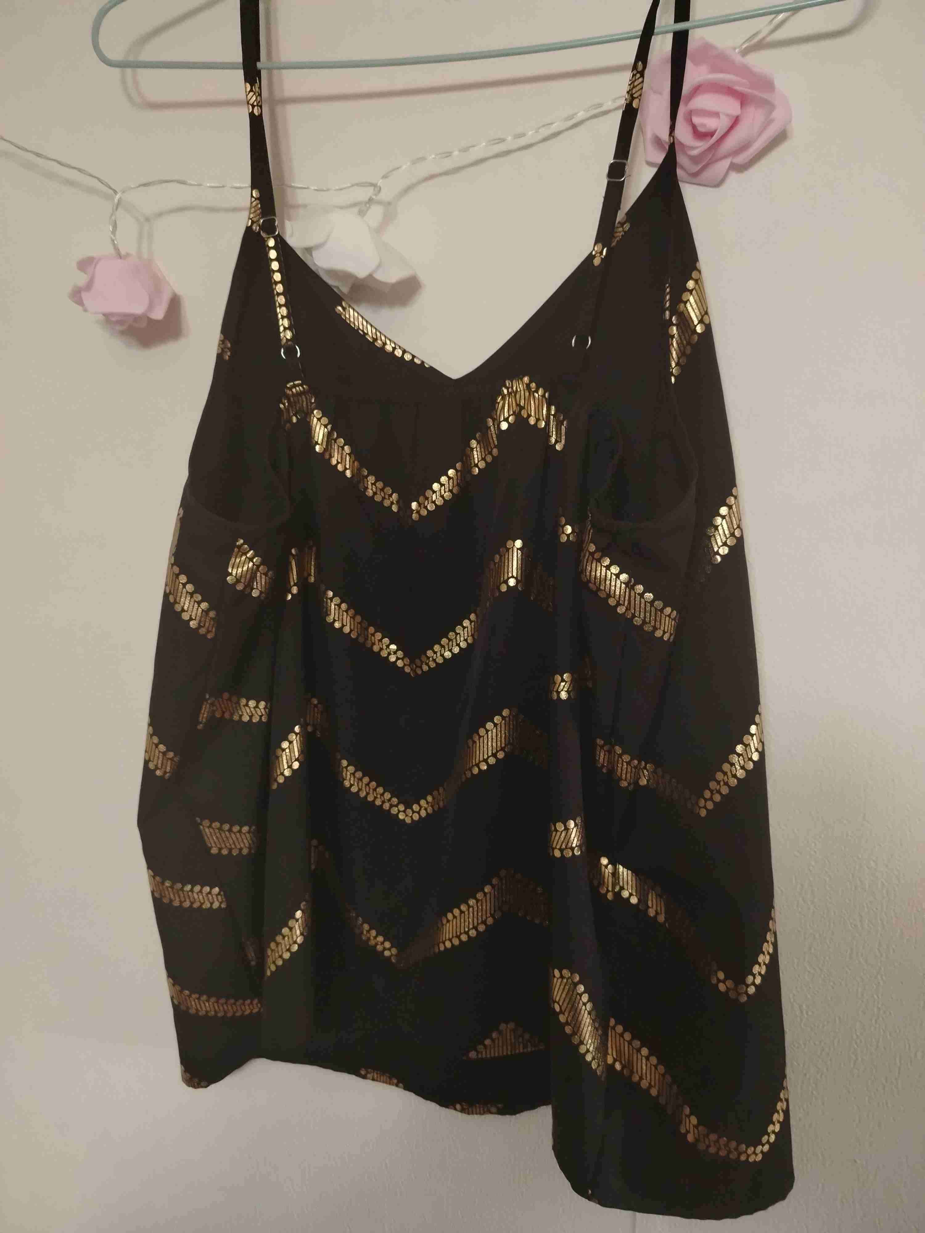 Top negro con lentejuelas doradas - miniatura 2