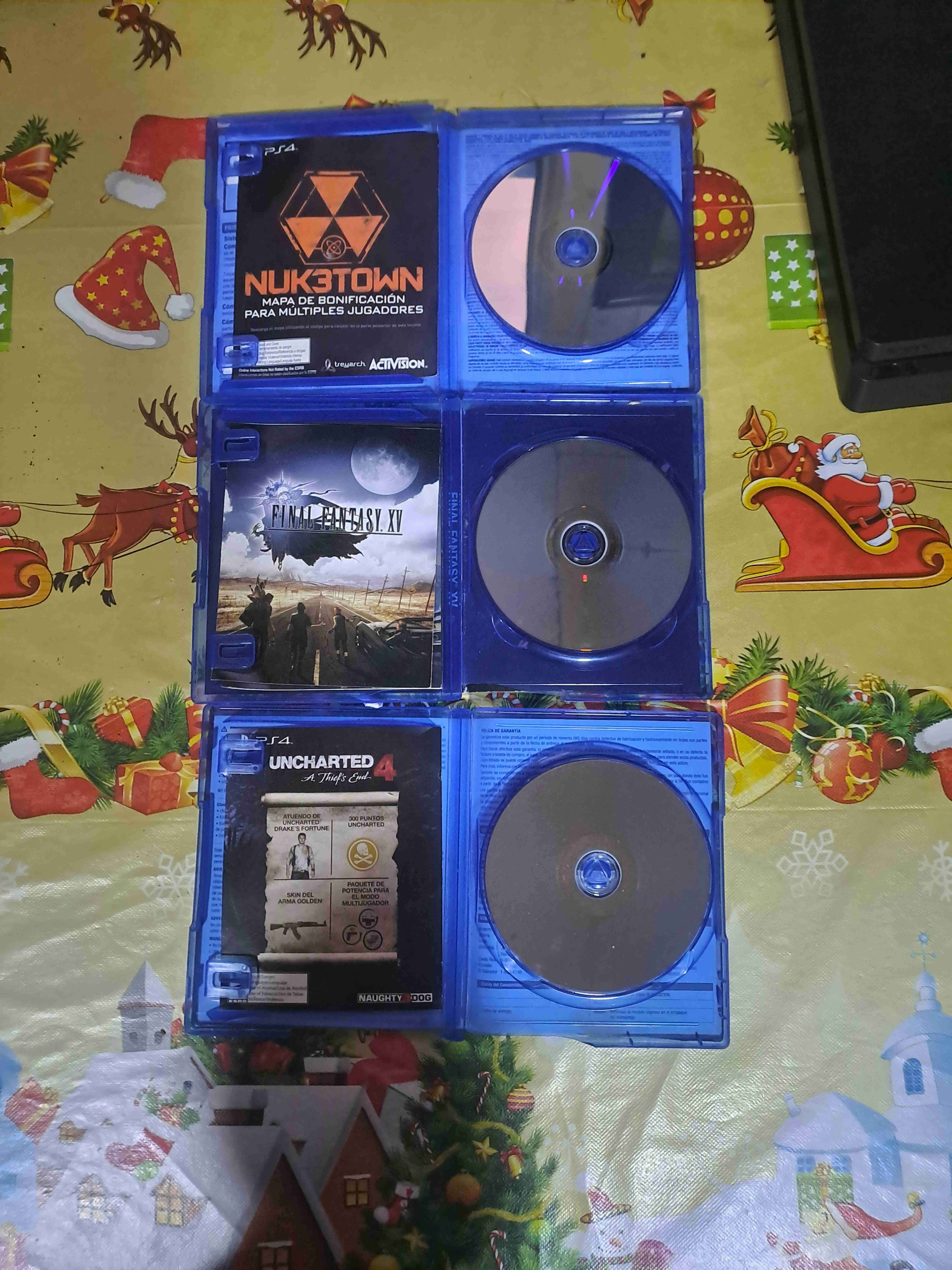 Consola PS4 con juegos y controles - miniatura 2