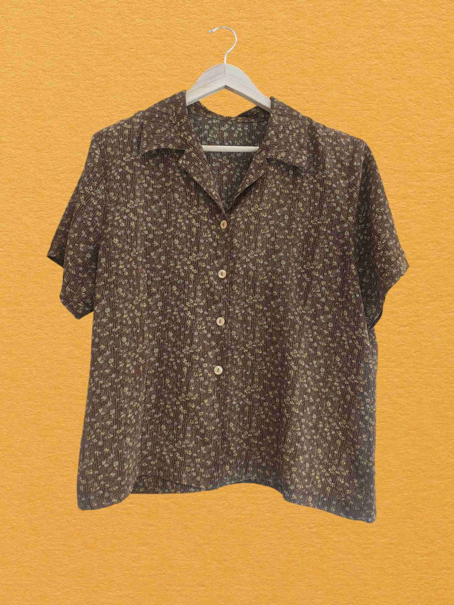 Camisa floreada marrón - miniatura 1