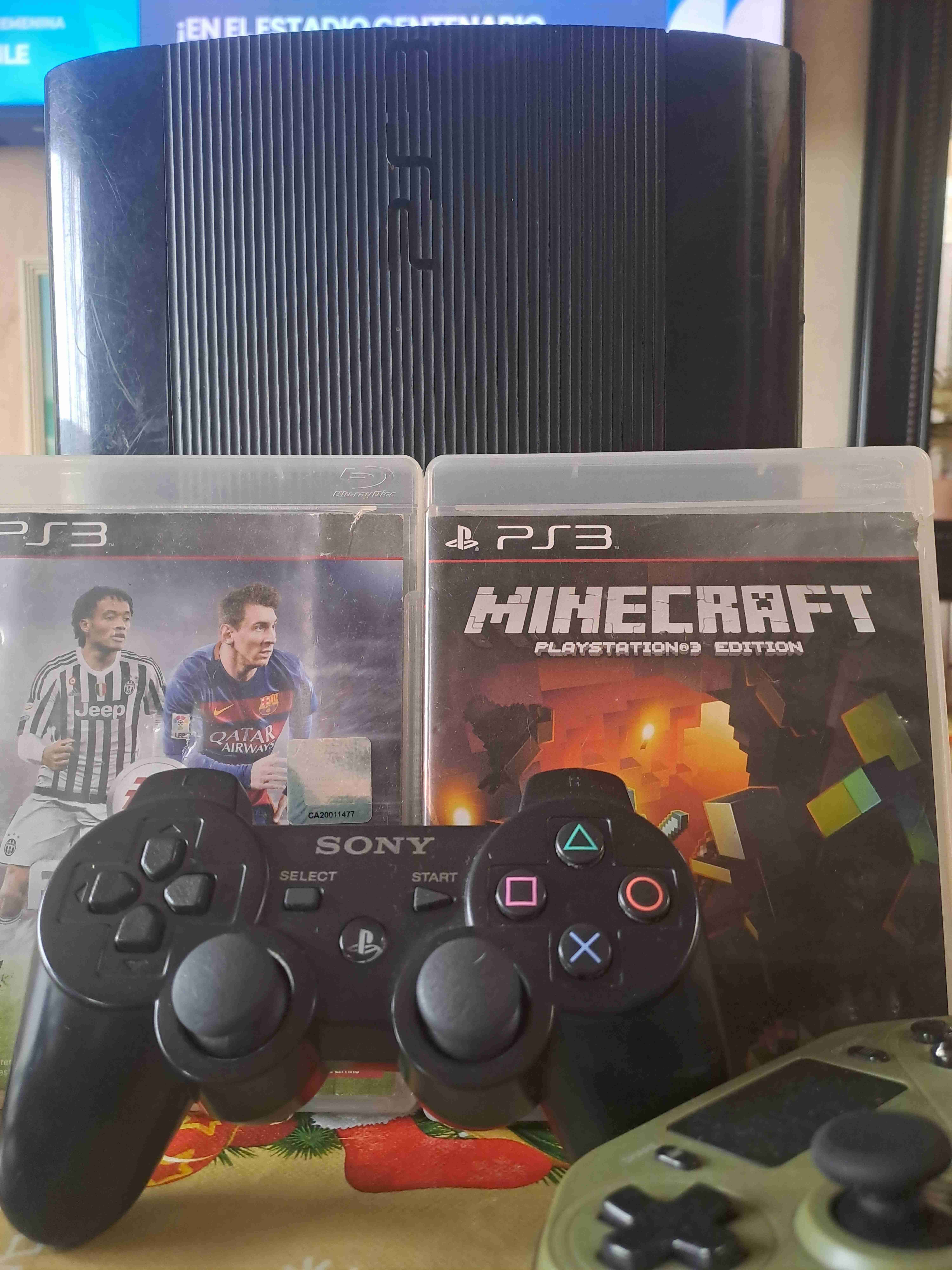 Consola PS3 con juegos y controles - miniatura 2