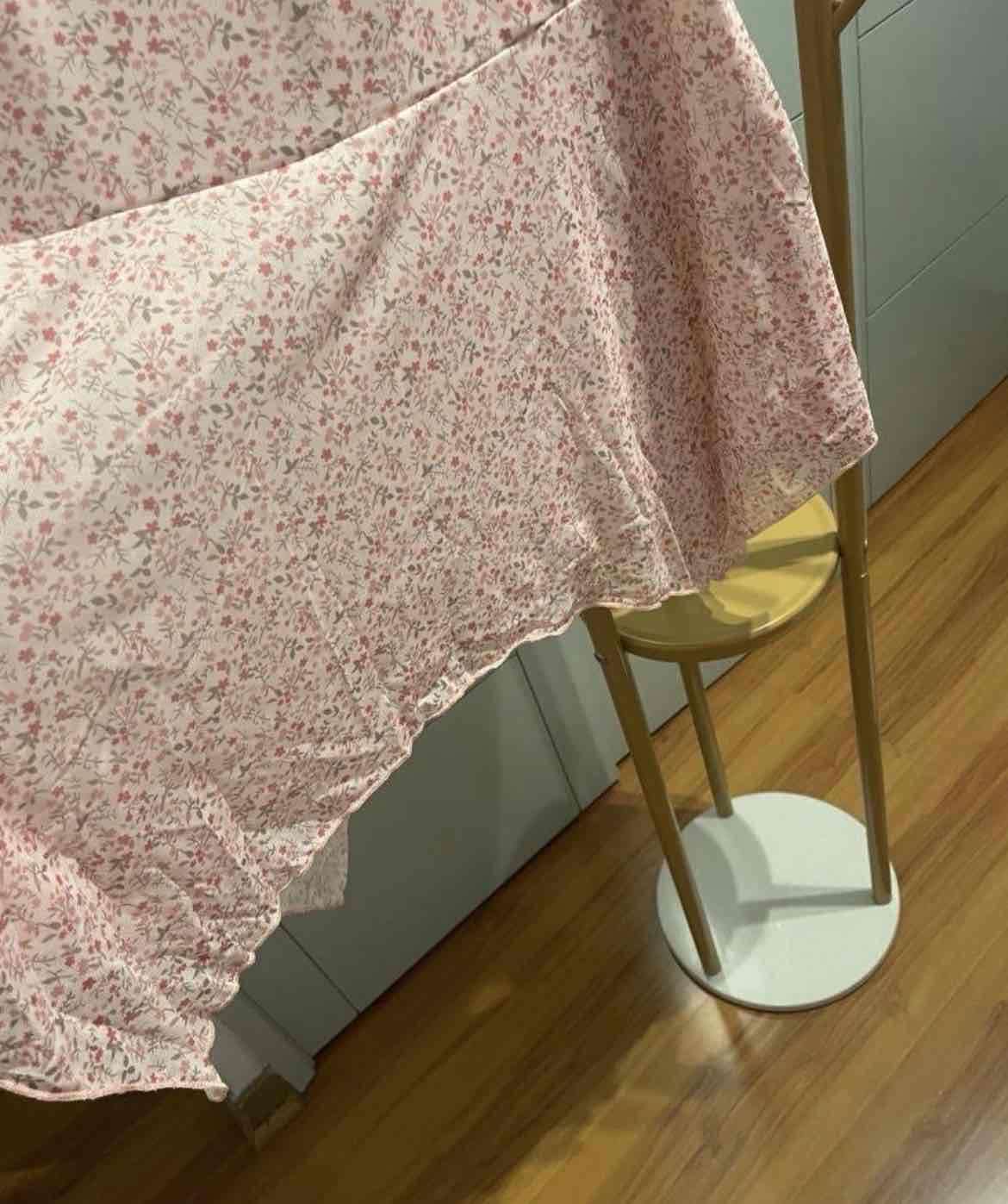 Vestido floral rosado sin tirantes - miniatura 2