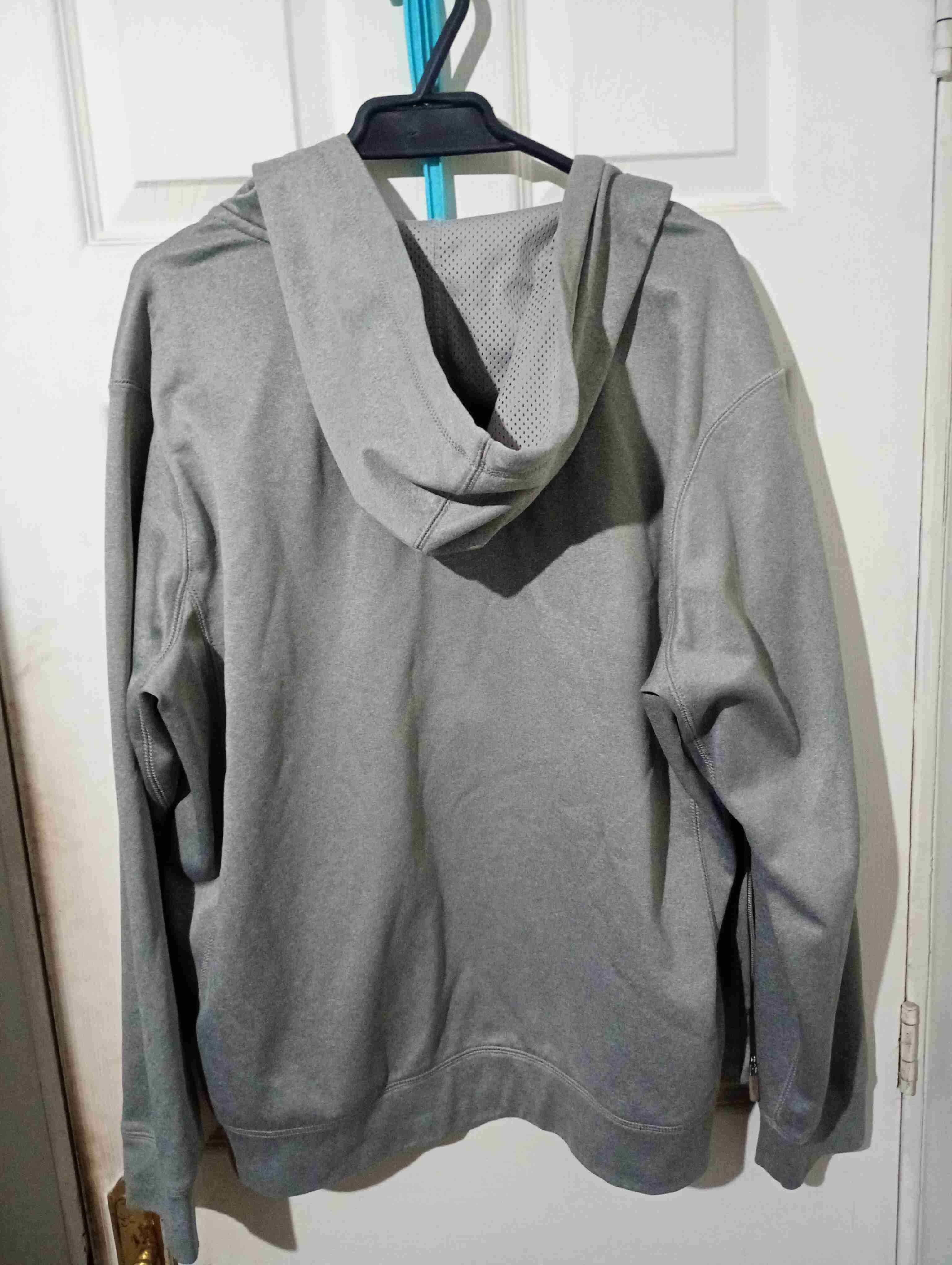 Polerón gris con capucha Nike - miniatura 2