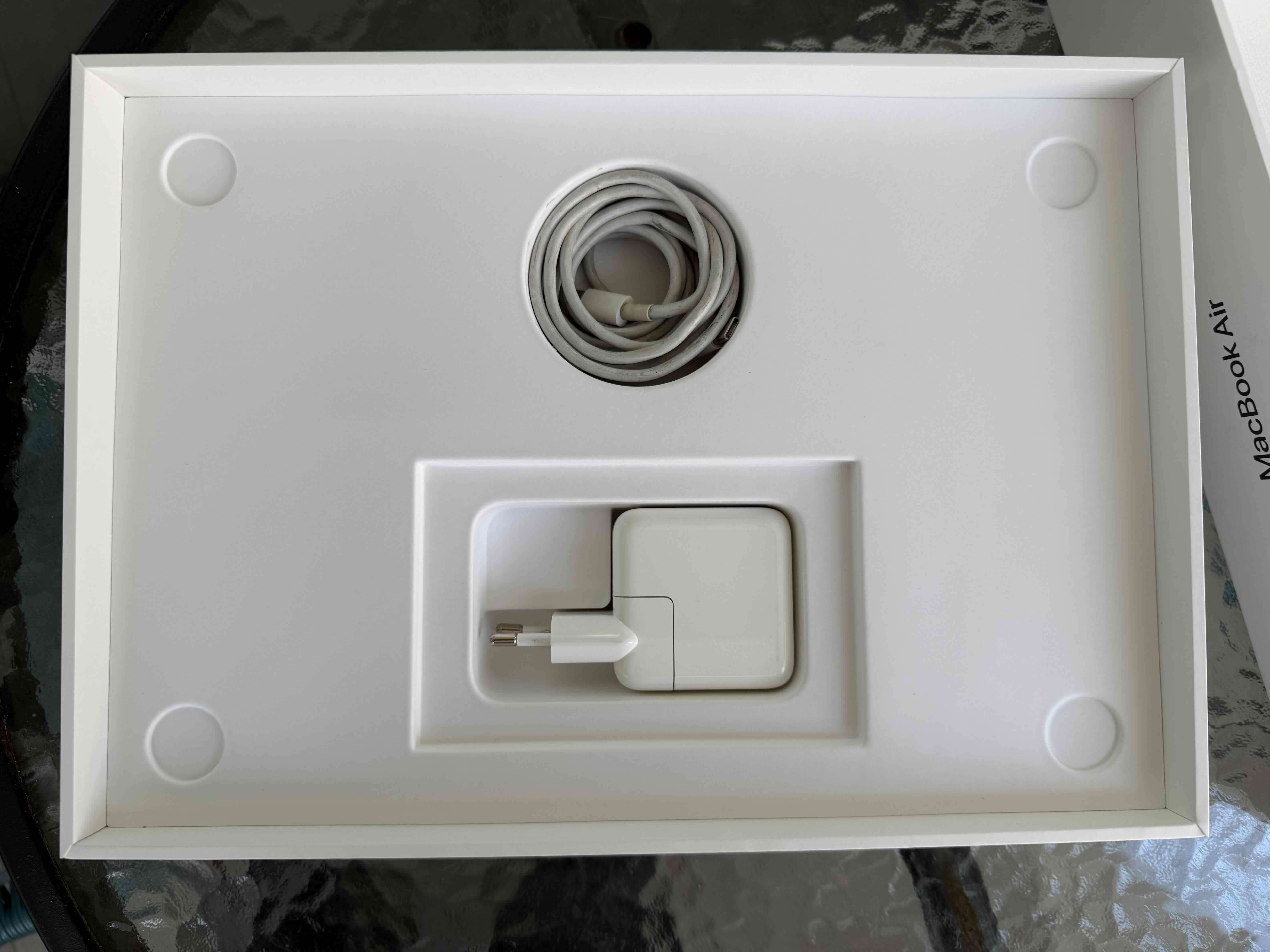 MacBook Air M1 13" — Chip M1 / 8GB RAM / 256GB SSD - miniatura 4