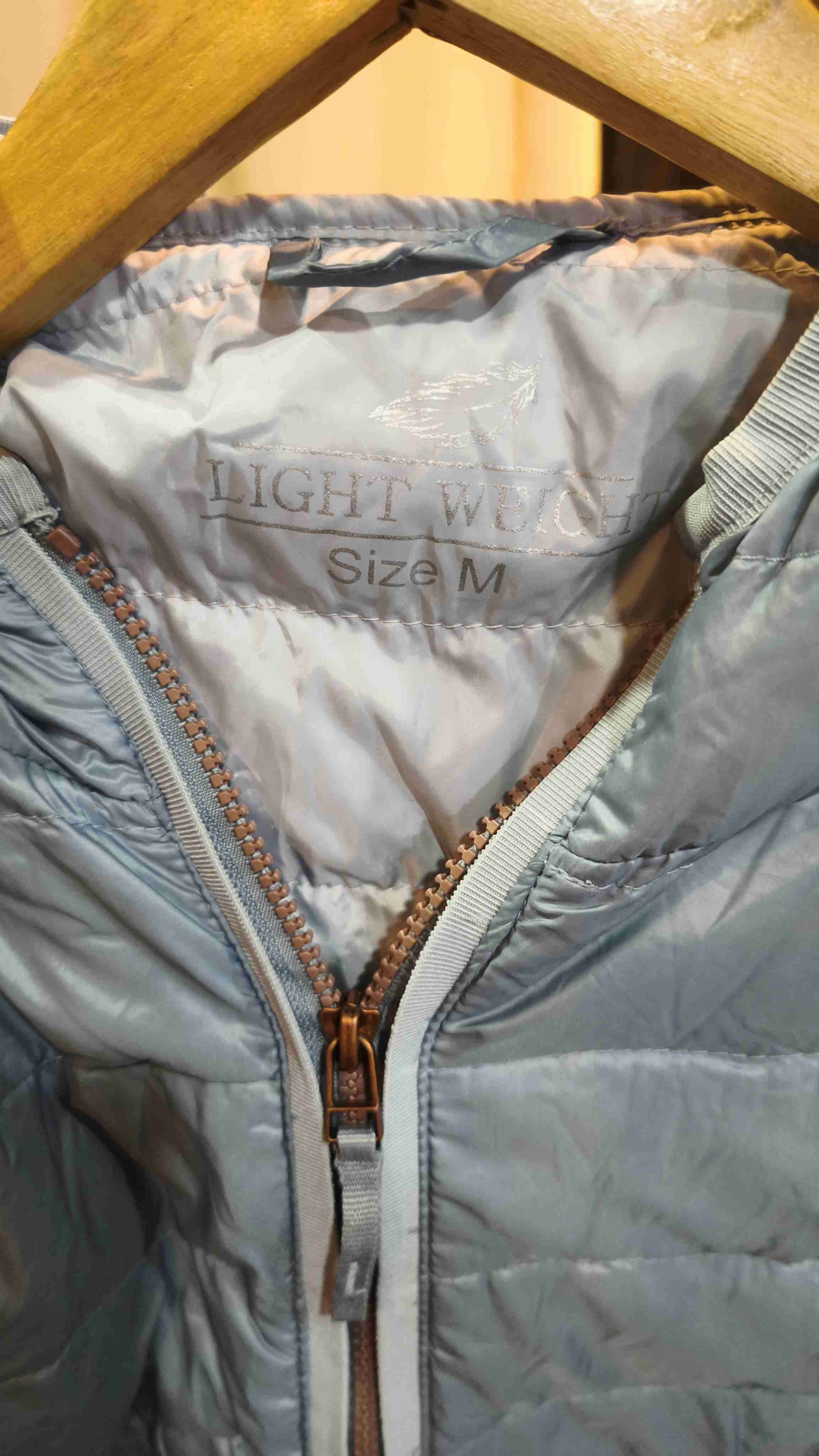 Chaqueta acolchada gris con capucha - miniatura 3