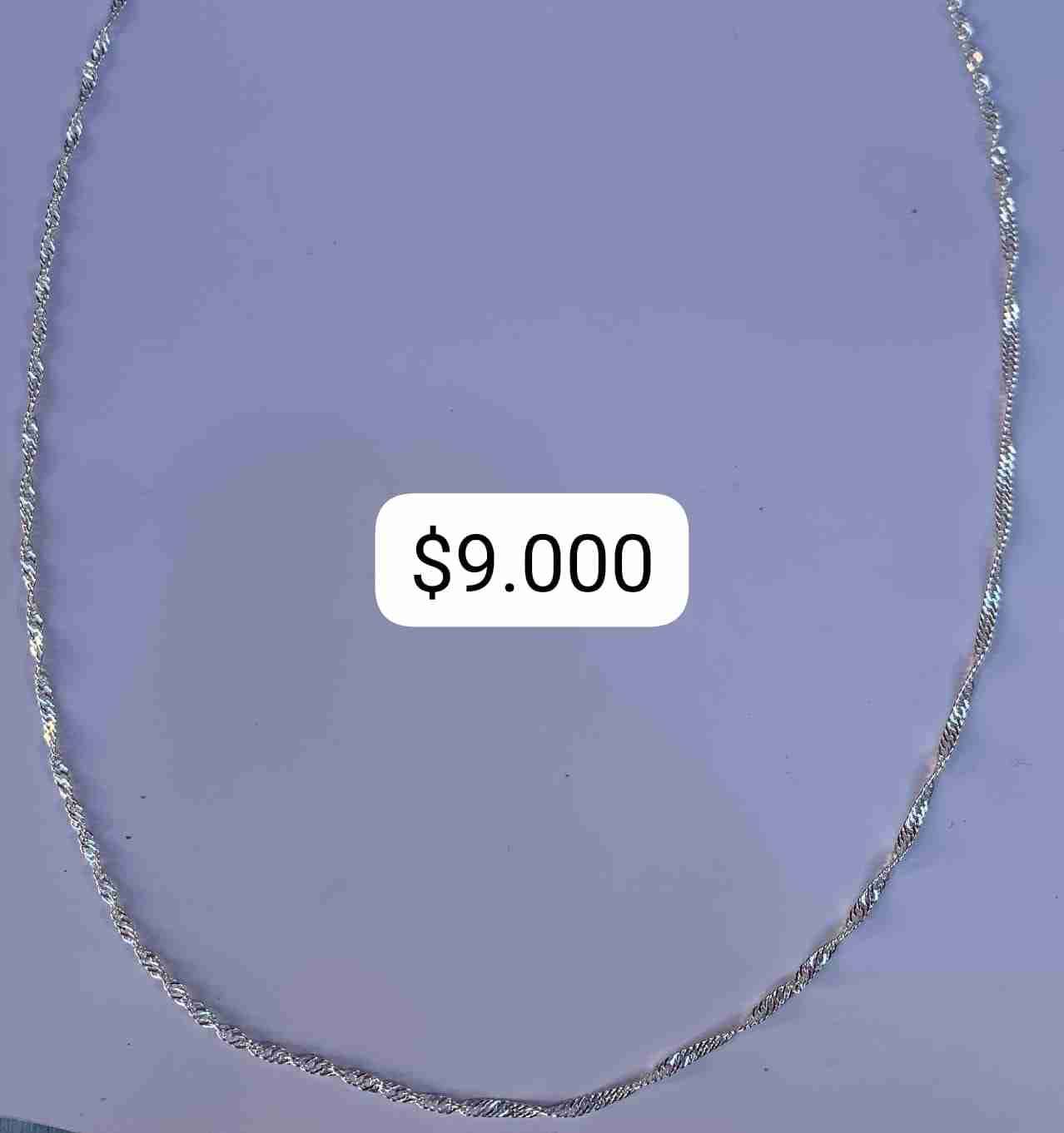 Cadena de plata delgada