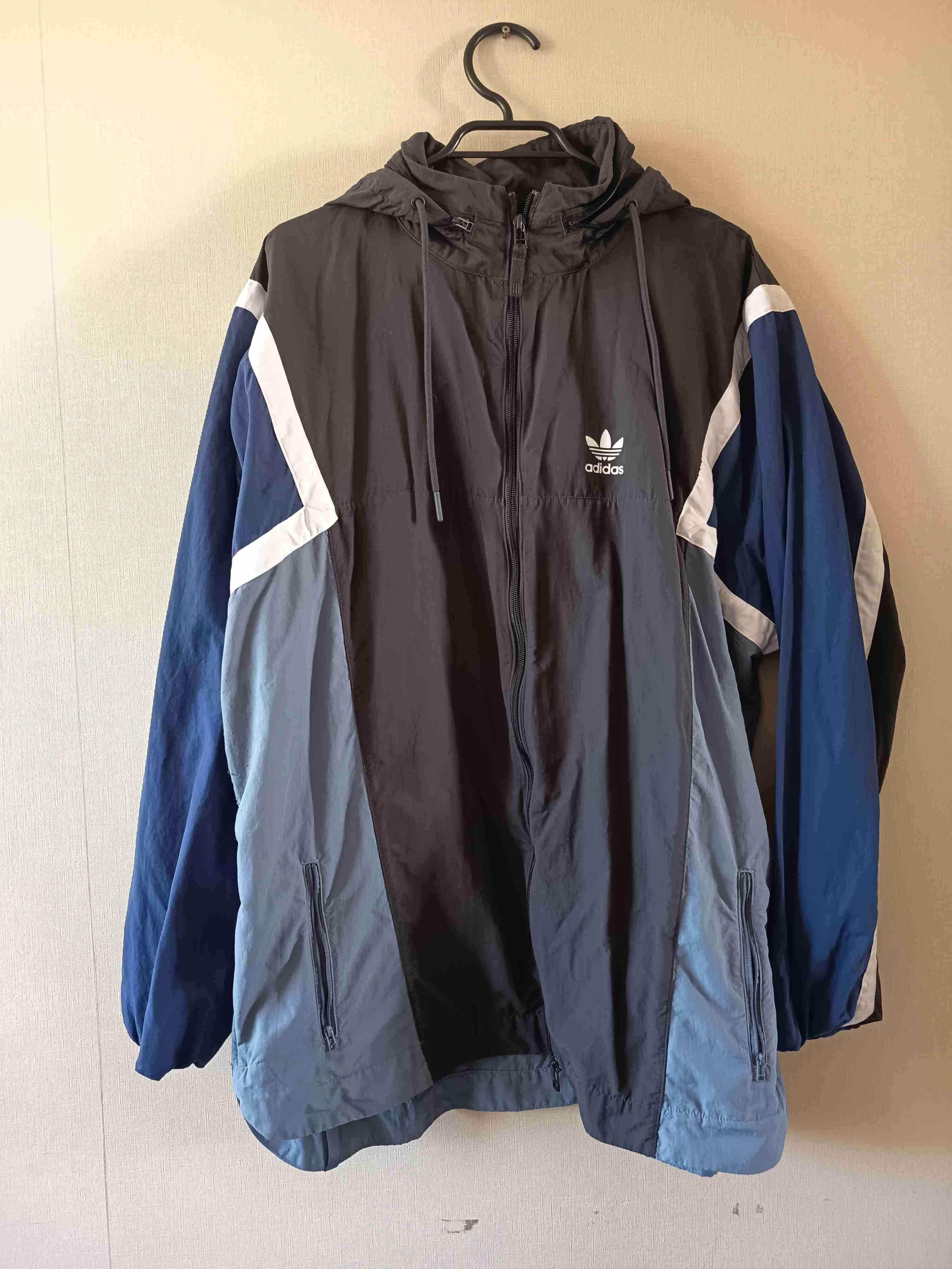 Chaqueta cortaviento adidas