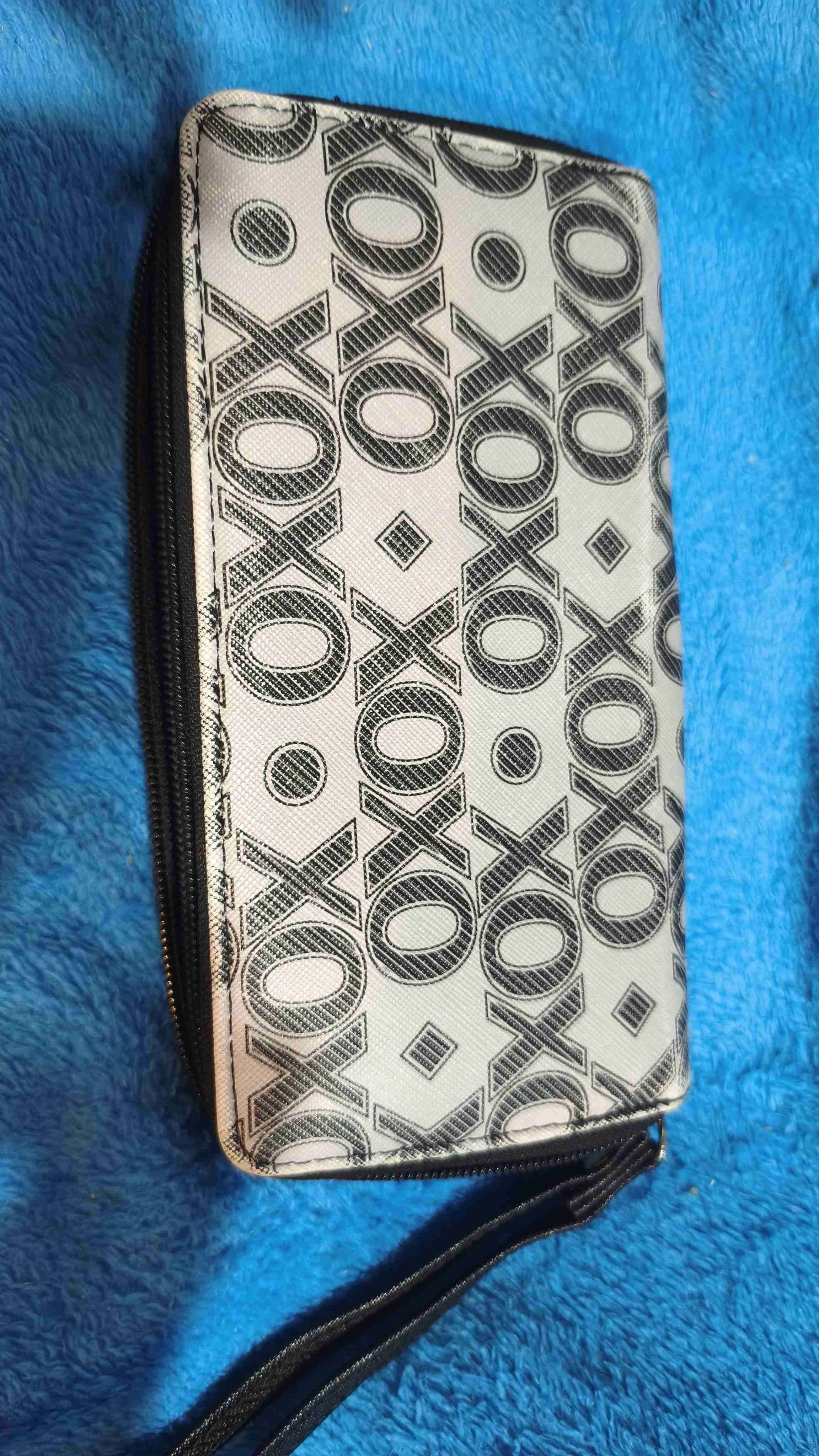 Billetera XOXO estampado gris y negro - miniatura 3