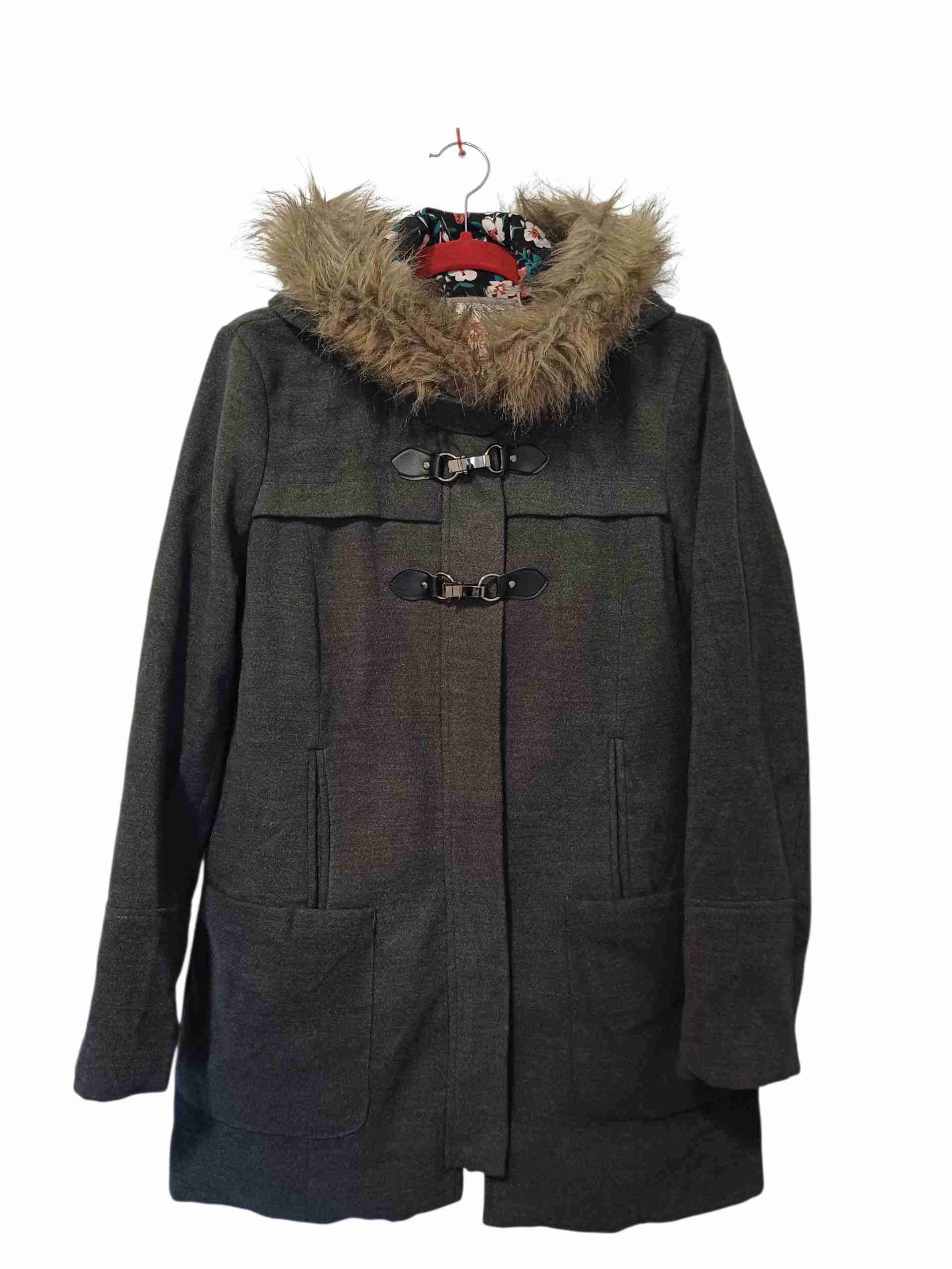 Abrigo gris con capucha de pelaje - miniatura 2