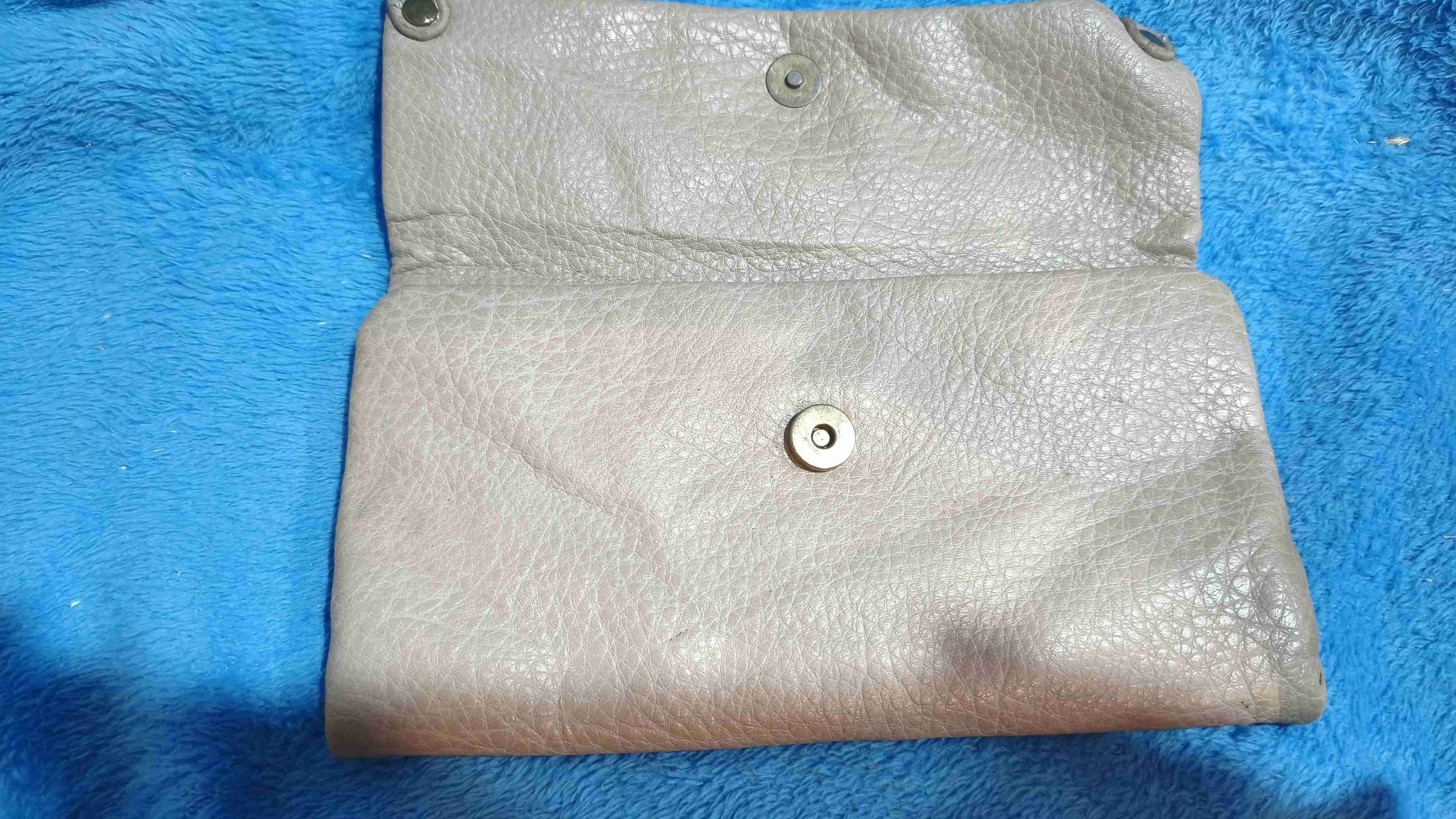 Cartera beige de cuero sintético - miniatura 2