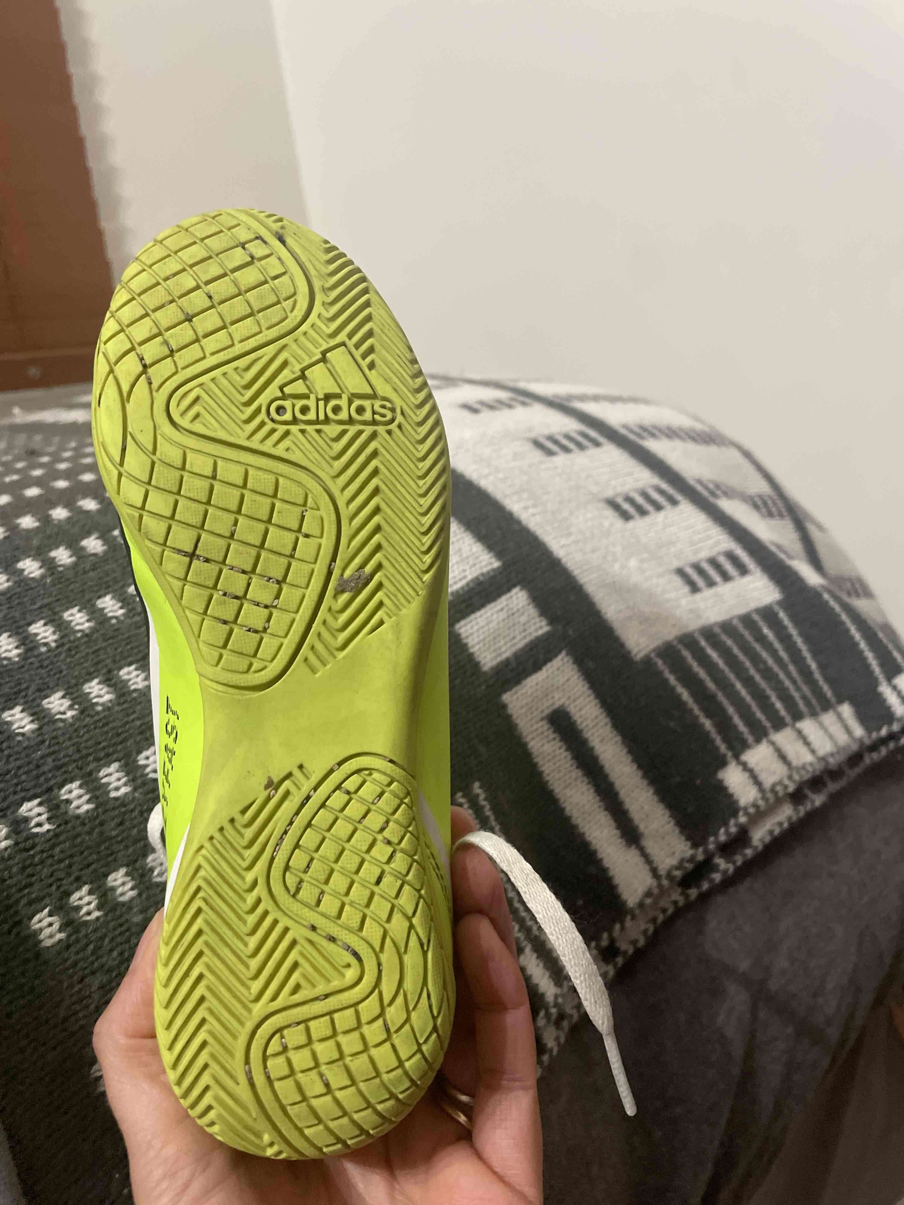 Zapatillas deportivas blancas y verdes - miniatura 2