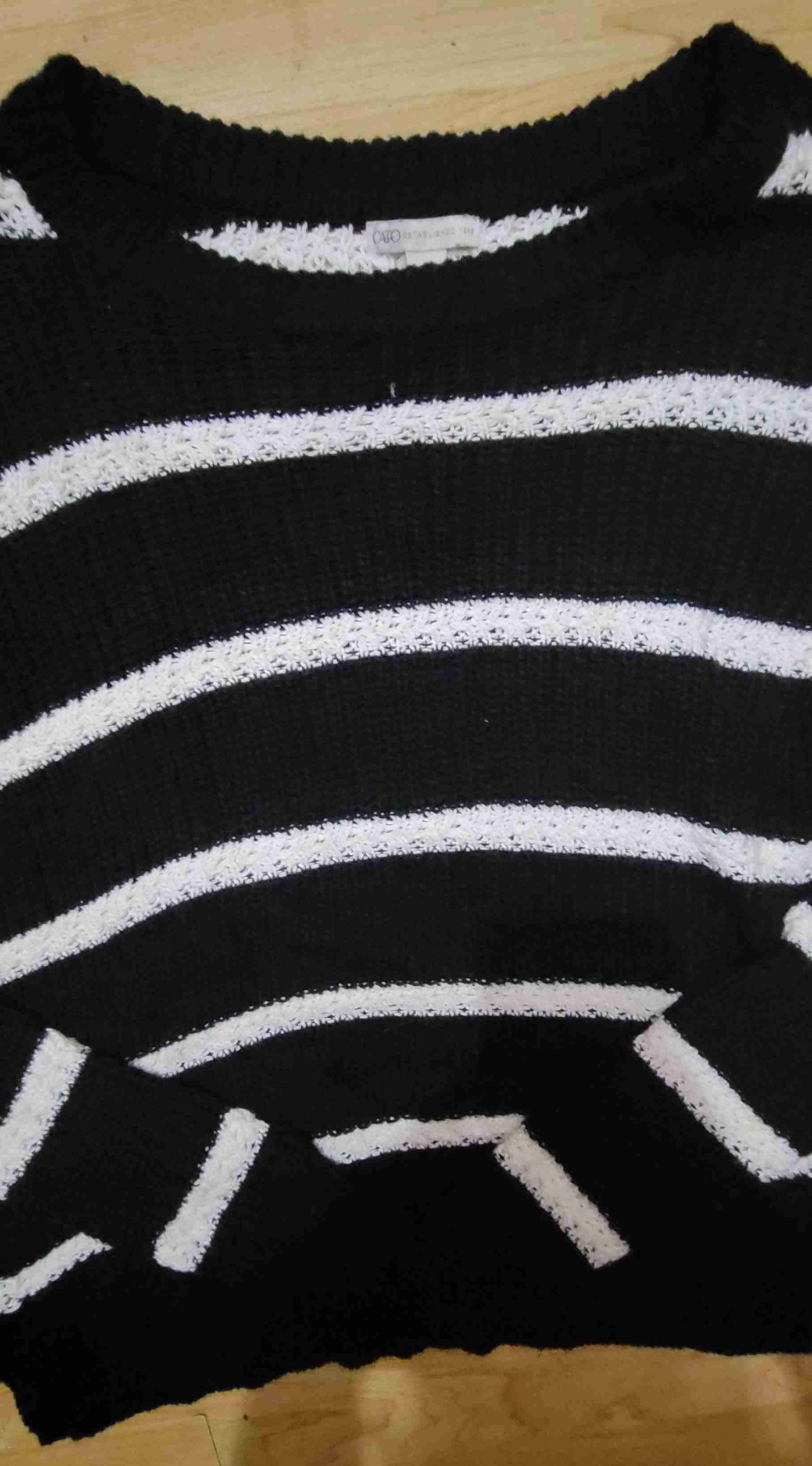 Sweater rayado blanco y negro - miniatura 2