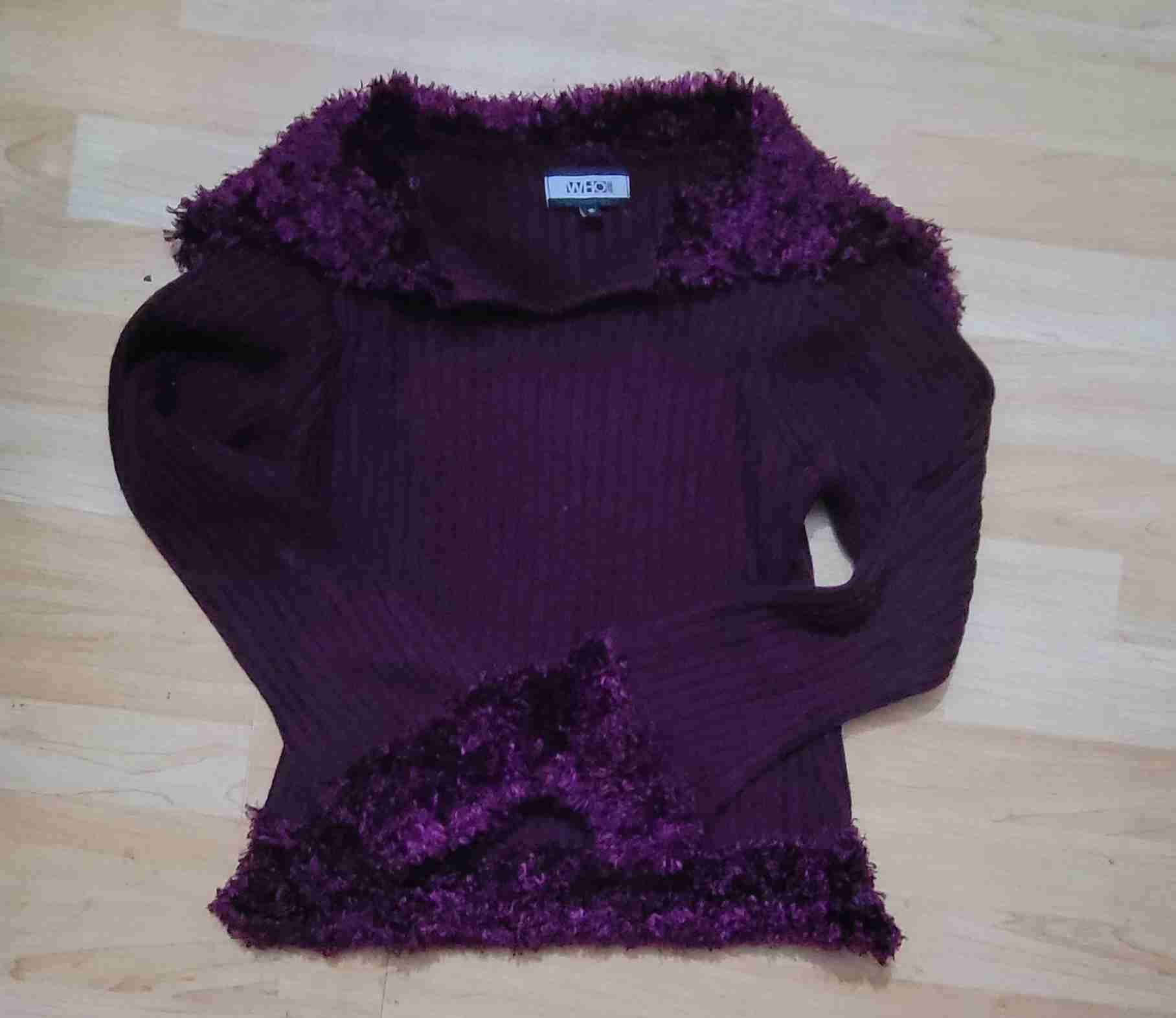 Suéter morado con cuello peludo - miniatura 3