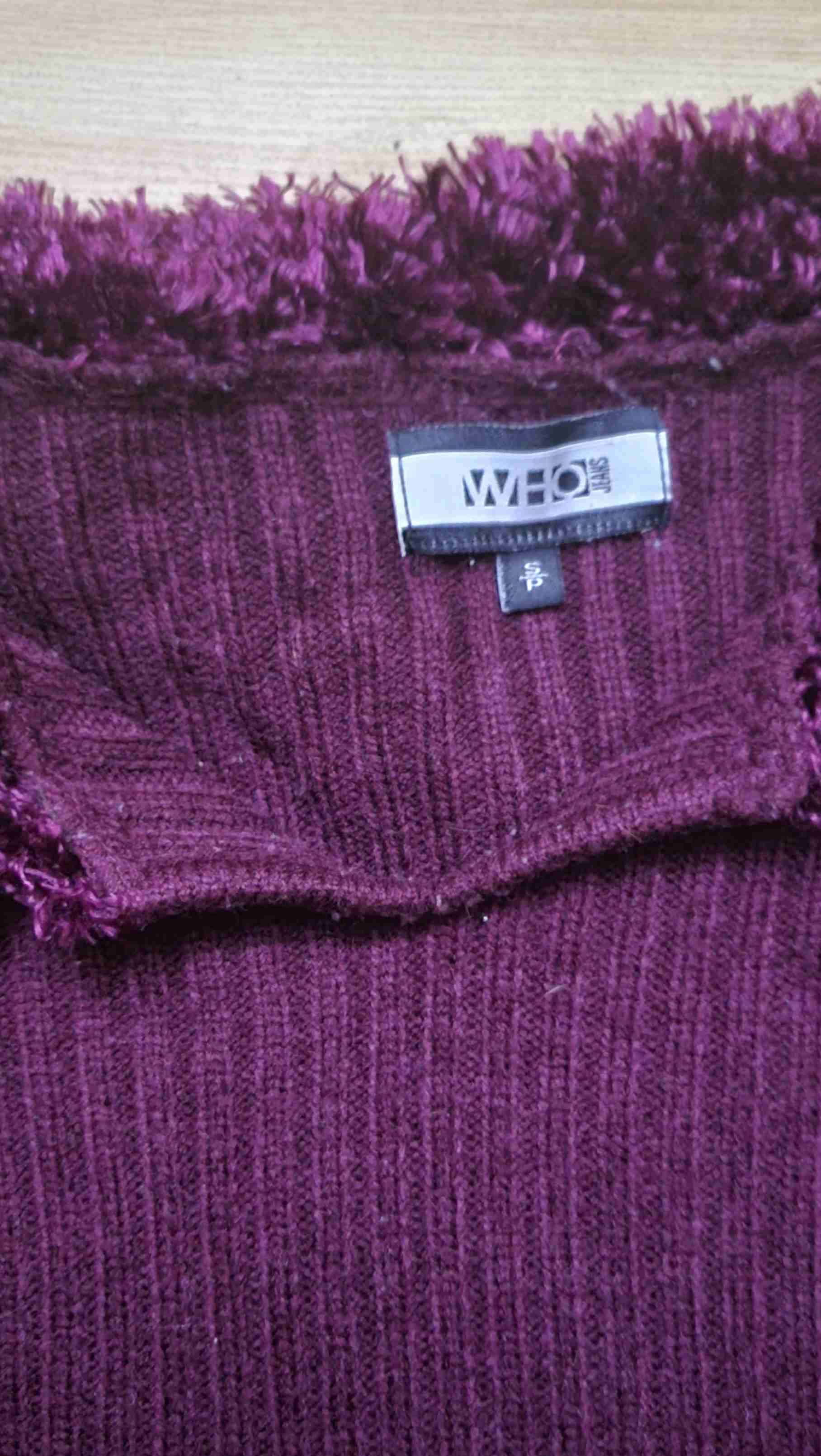 Suéter morado con cuello peludo - miniatura 4