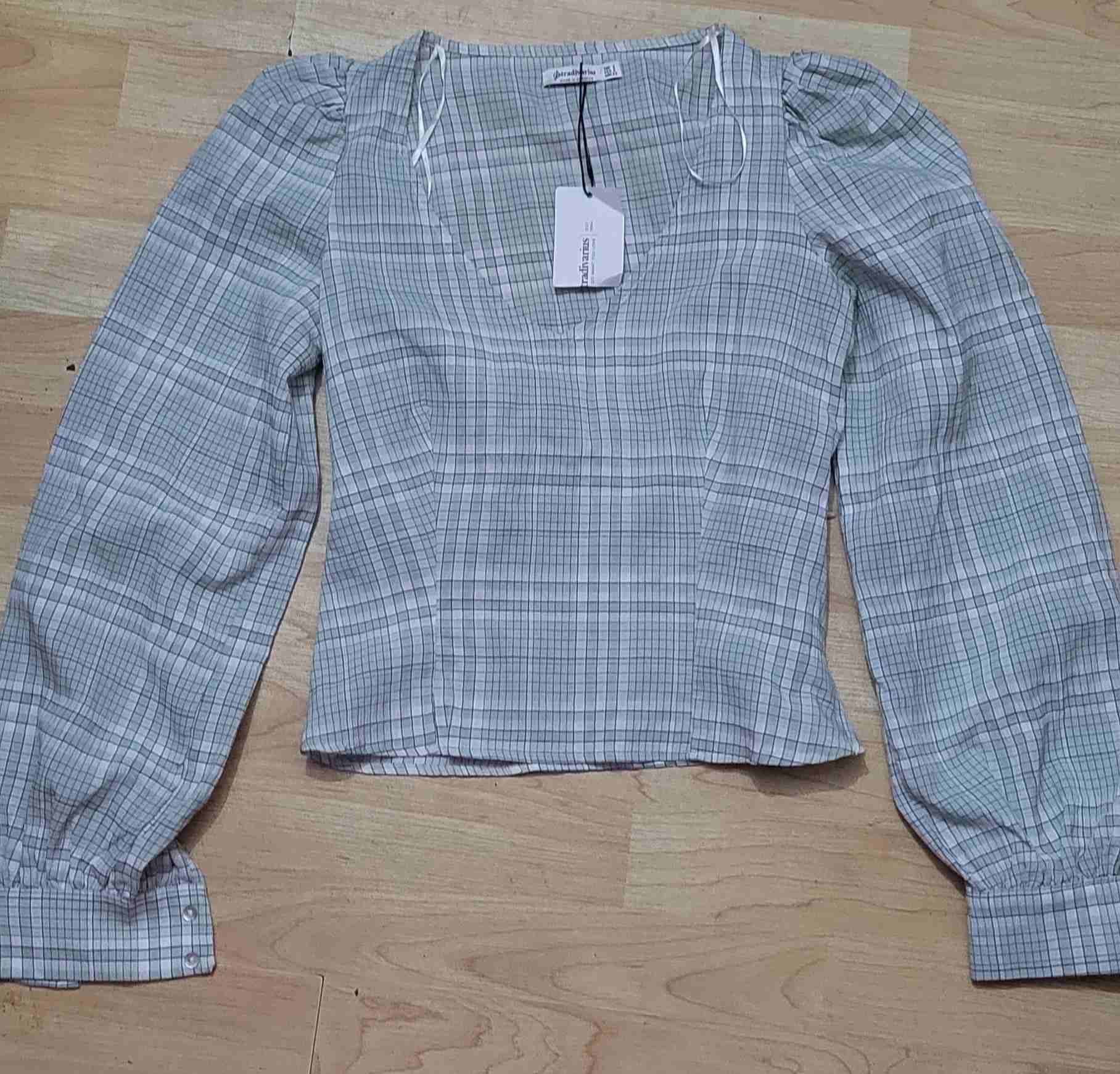 Blusa a cuadros con etiqueta - miniatura 2