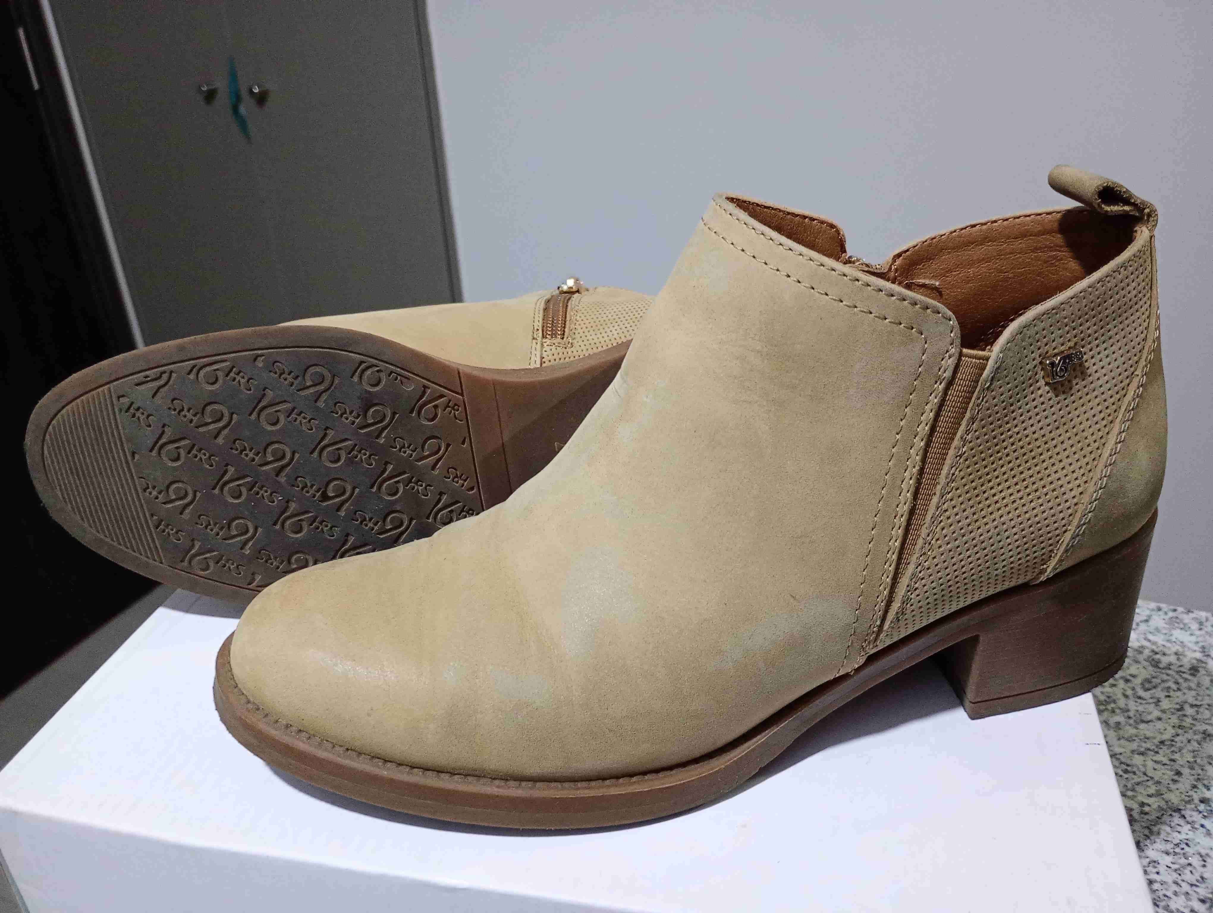 Botines de cuero beige con tacón - miniatura 2