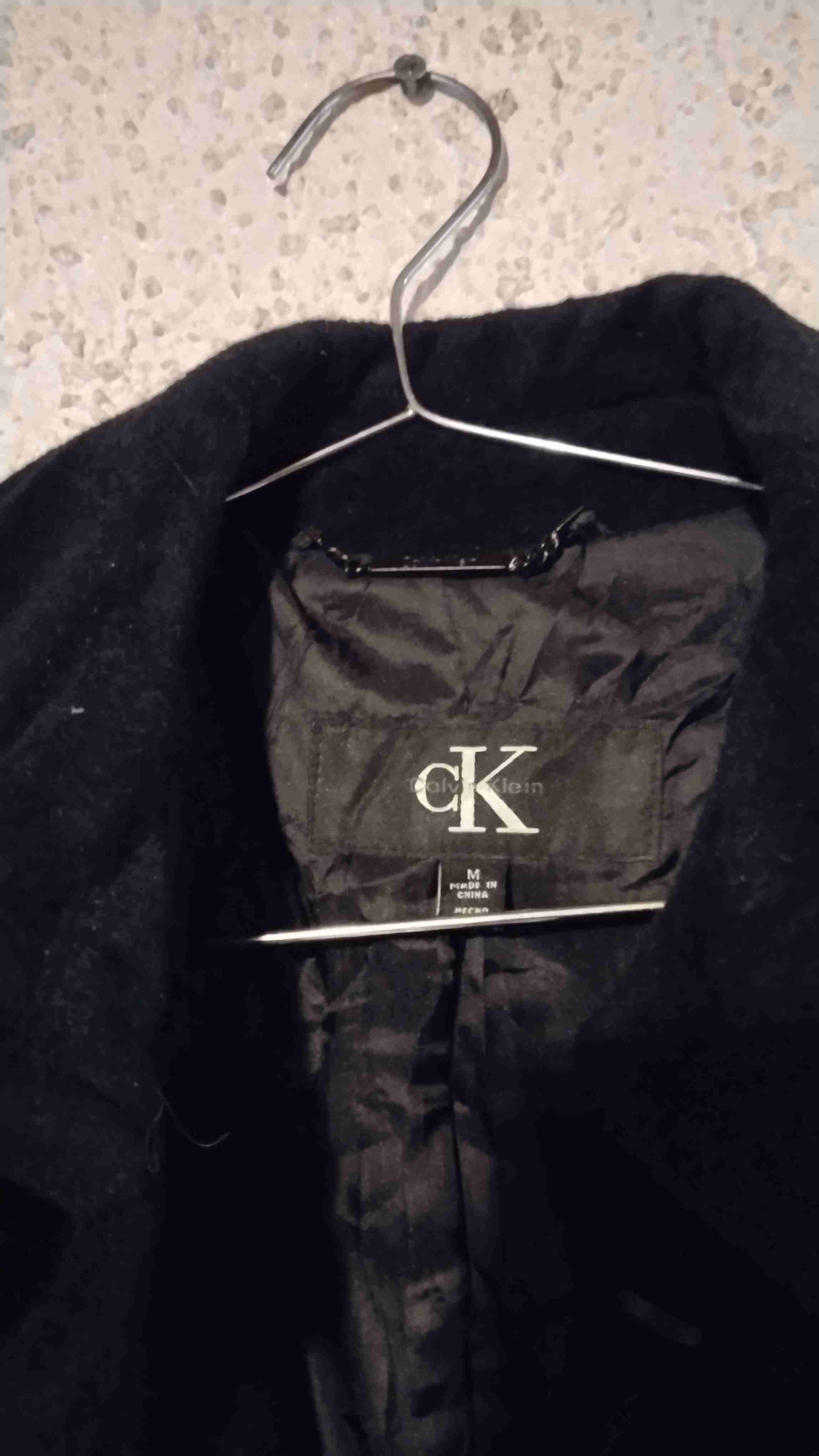 Abrigo negro estilo clásico - miniatura 2