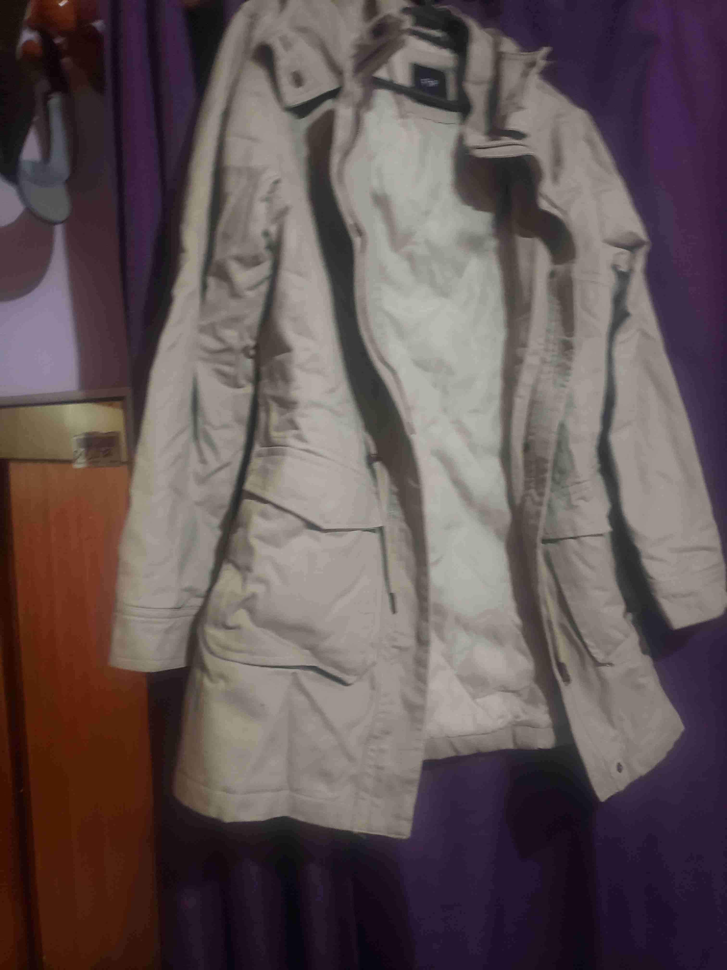 Chaqueta beige con capucha marca fsp talla XL - miniatura 3