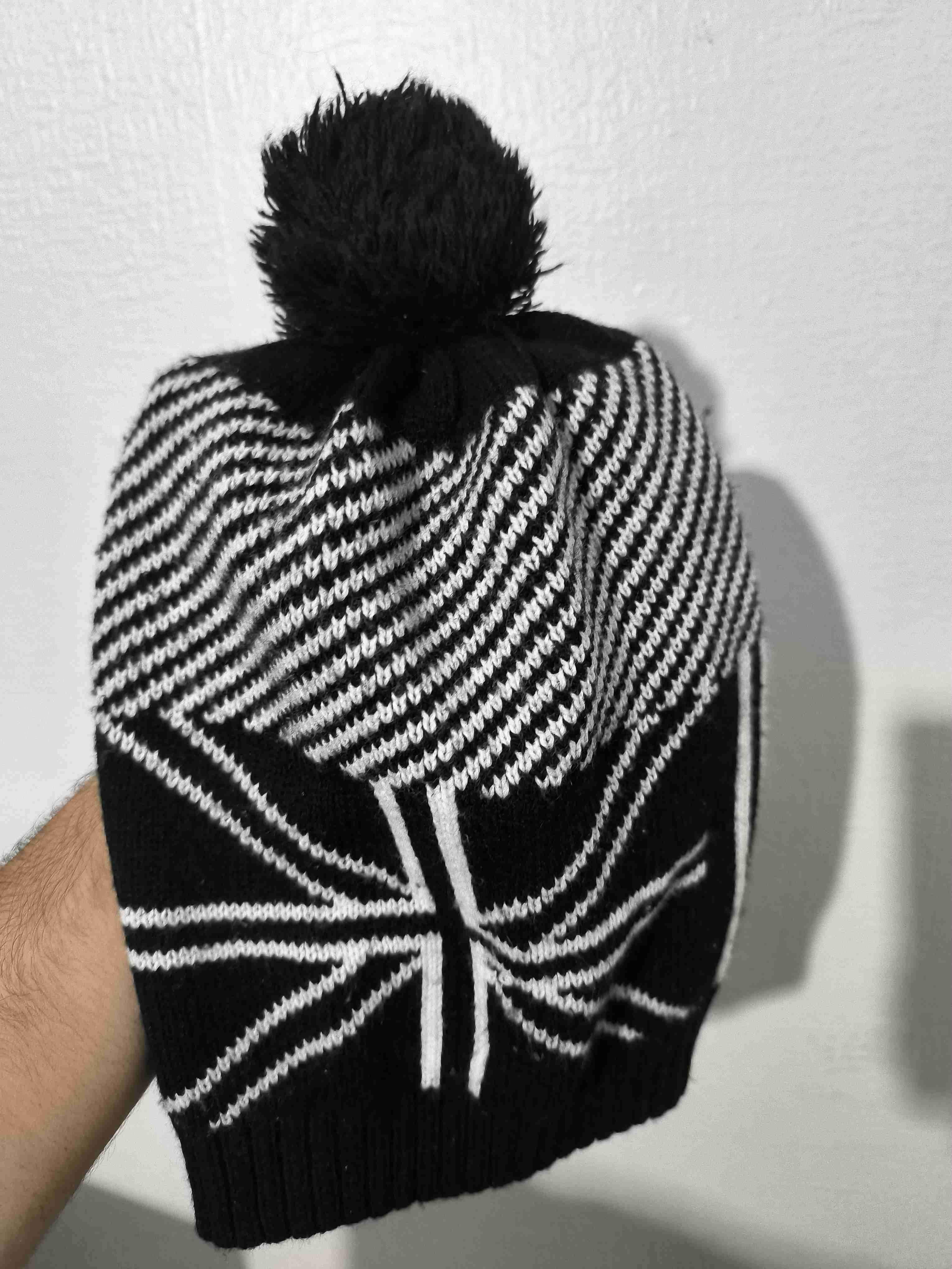 Gorro tejido blanco y negro - miniatura 2