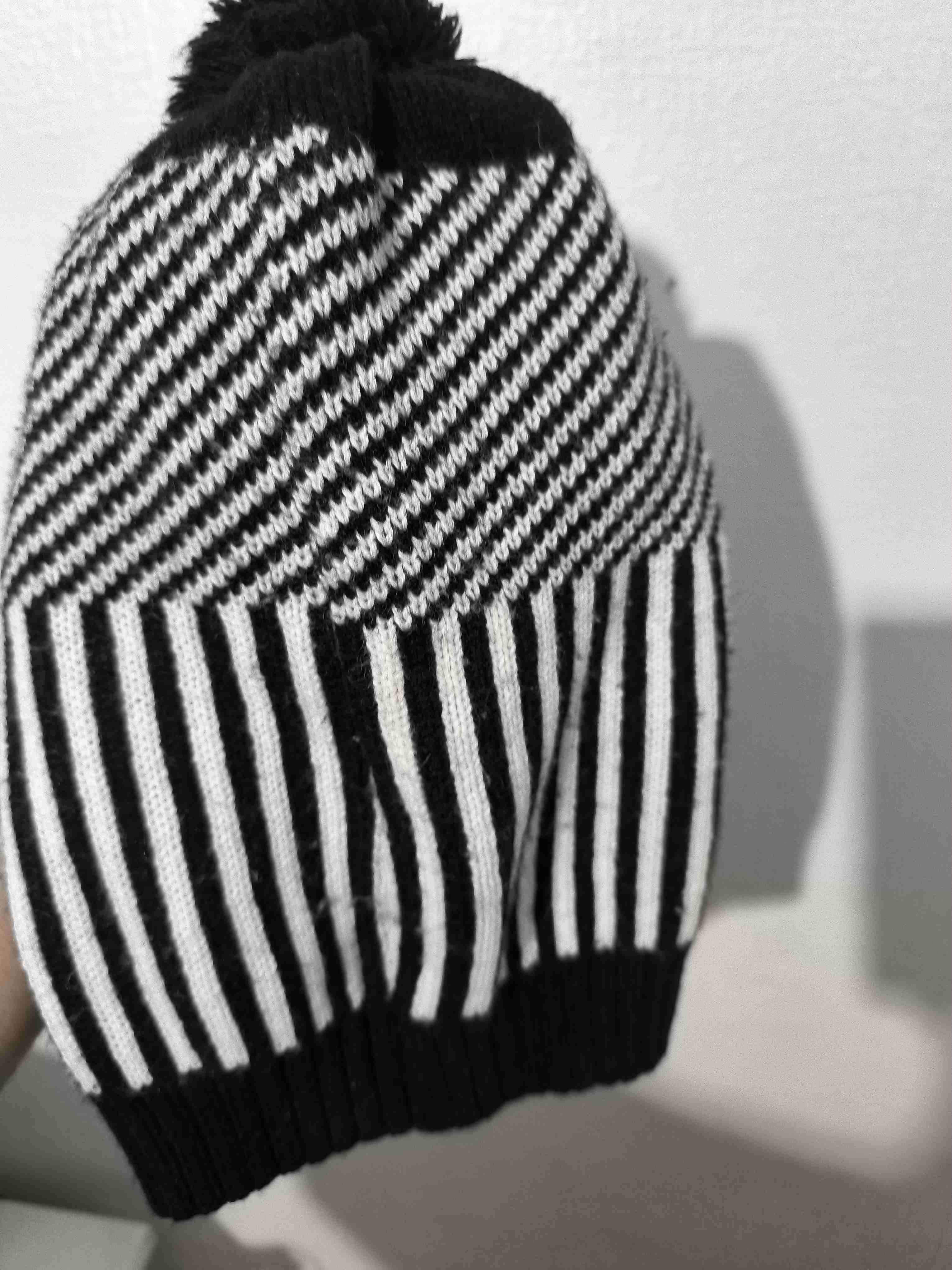 Gorro tejido blanco y negro - miniatura 3