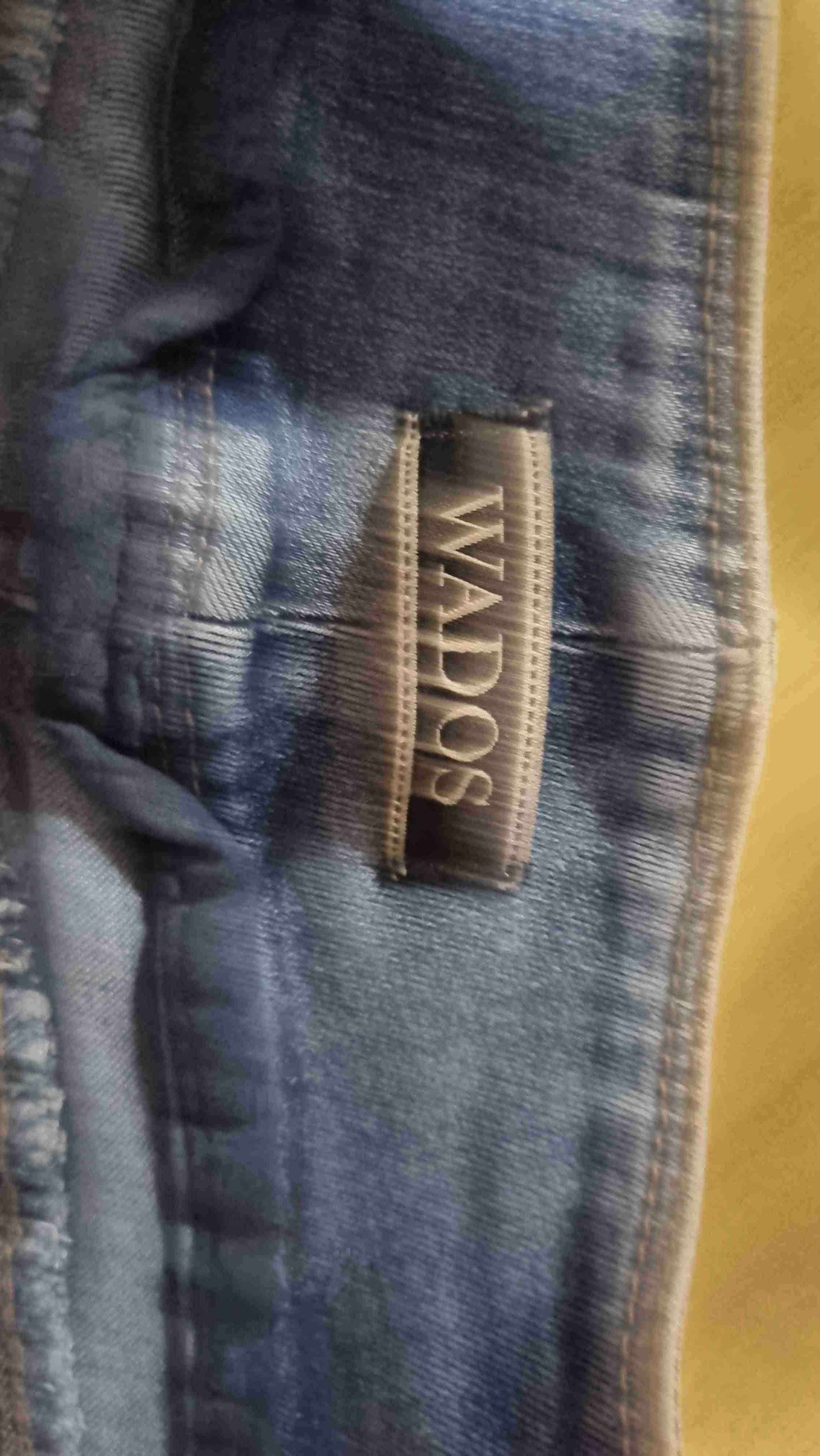 Jeans azules con botones - miniatura 3