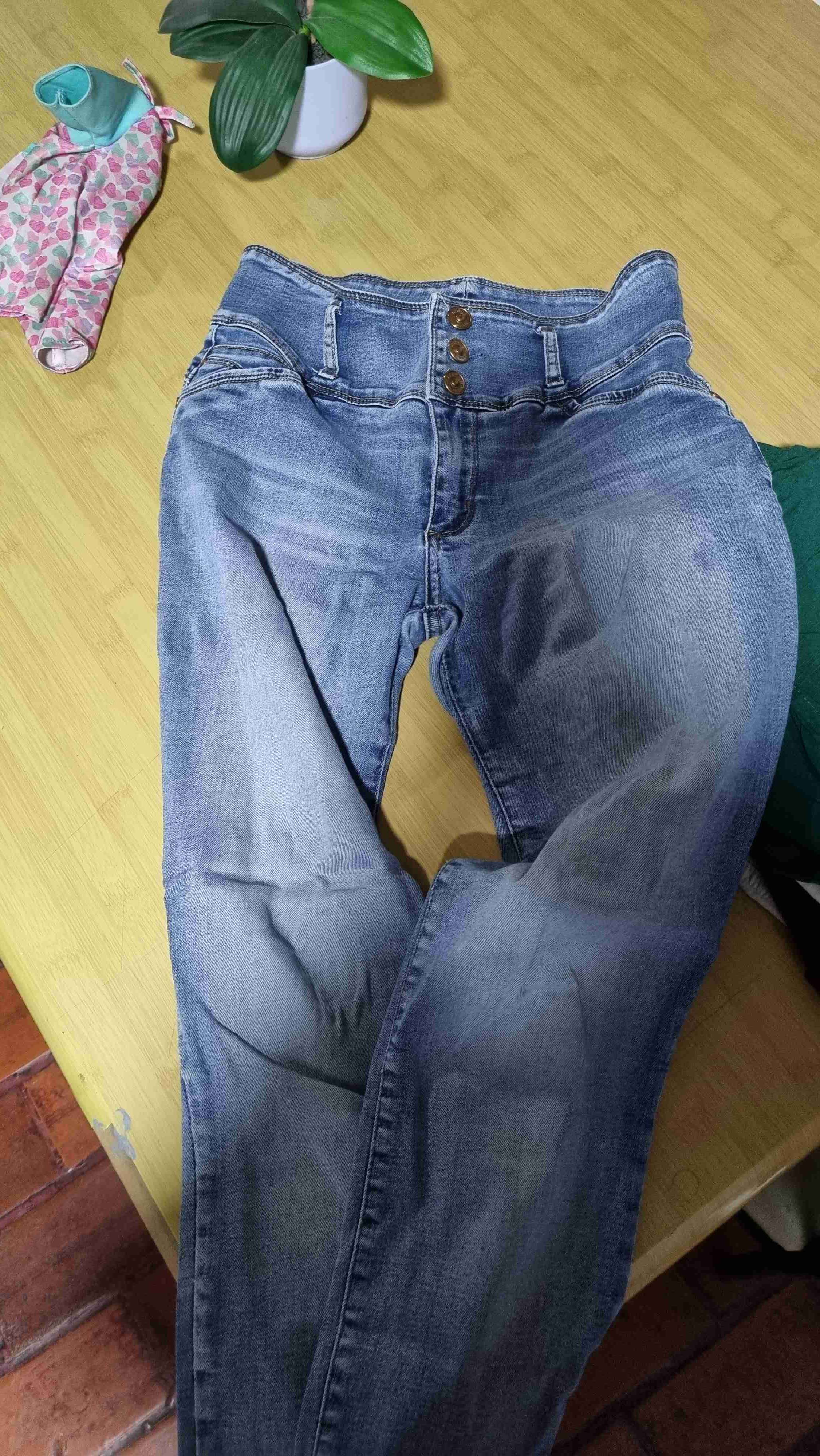 Jeans azules con botones - miniatura 4