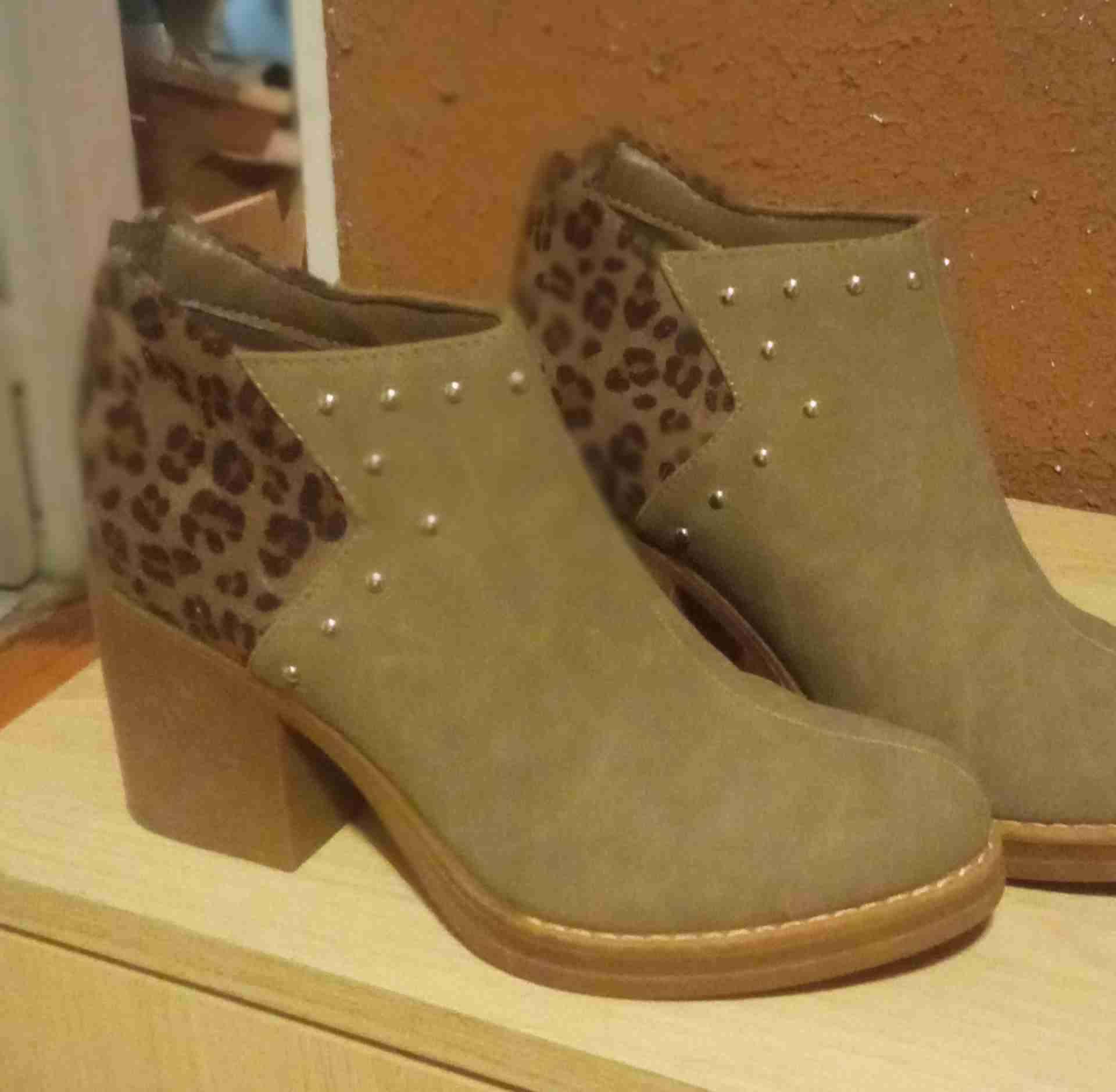 Botines de tacón con diseño animal print - miniatura 2