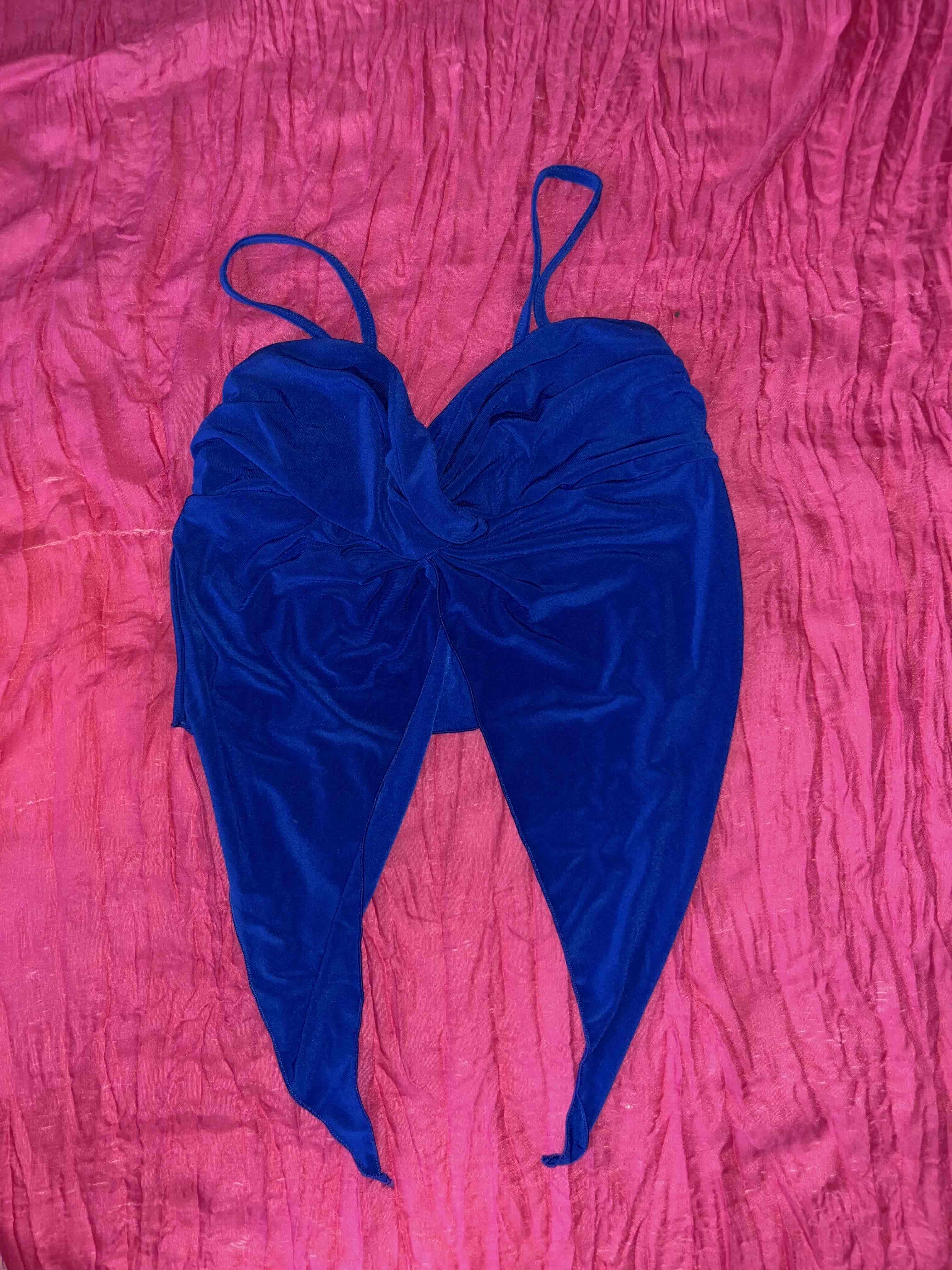 Top rojo y azul con moño ajustado - miniatura 2