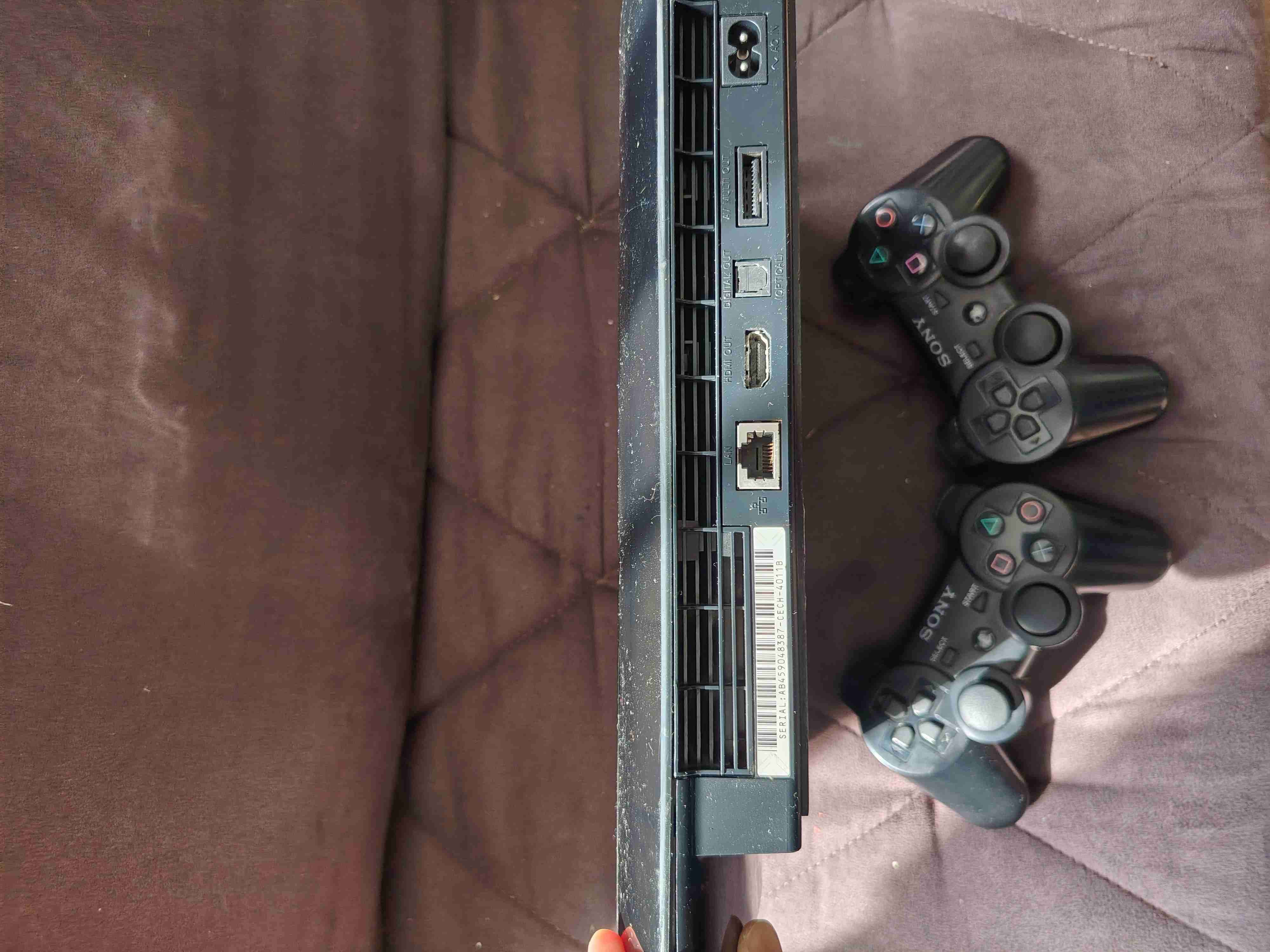 Consola PS3 con dos controles - miniatura 2