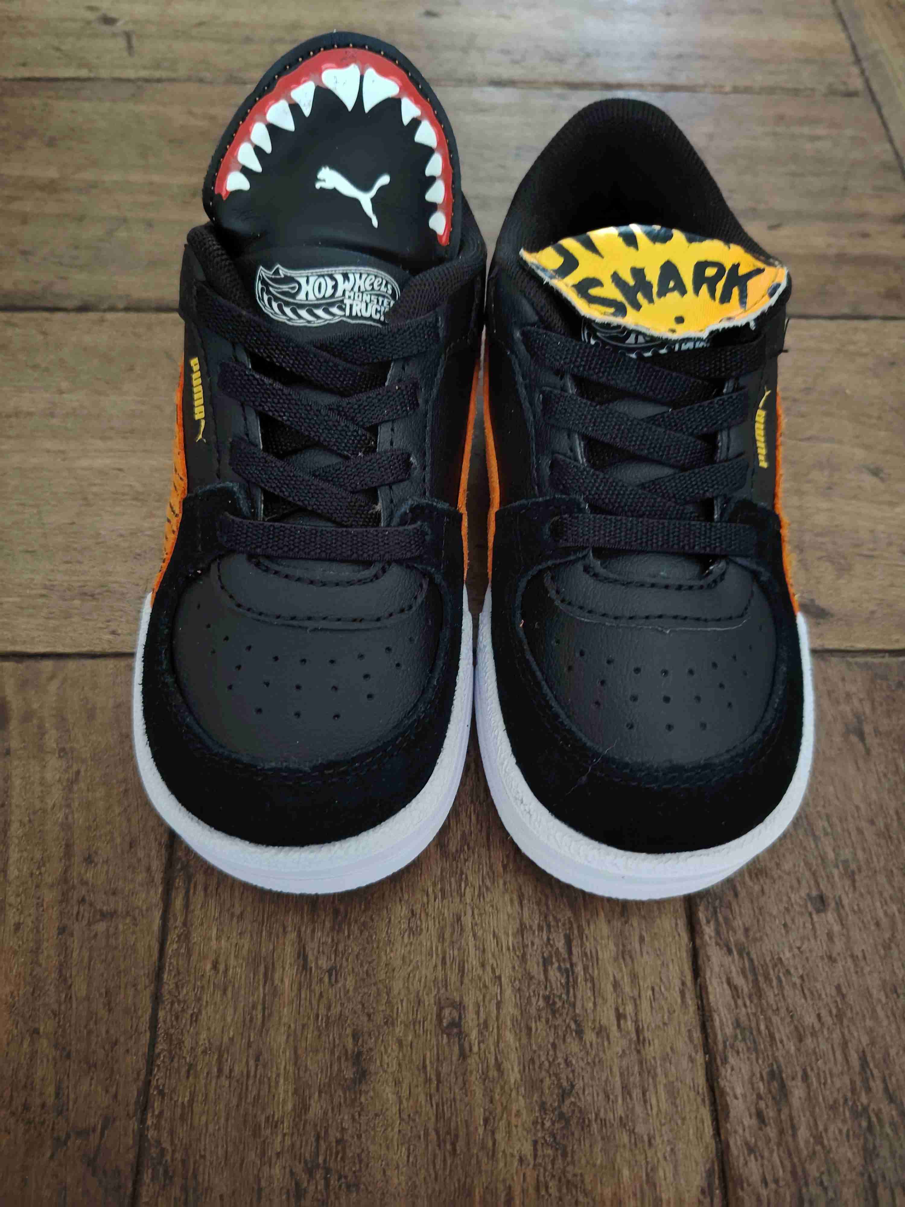 Zapatillas negras y naranjas Puma - miniatura 2