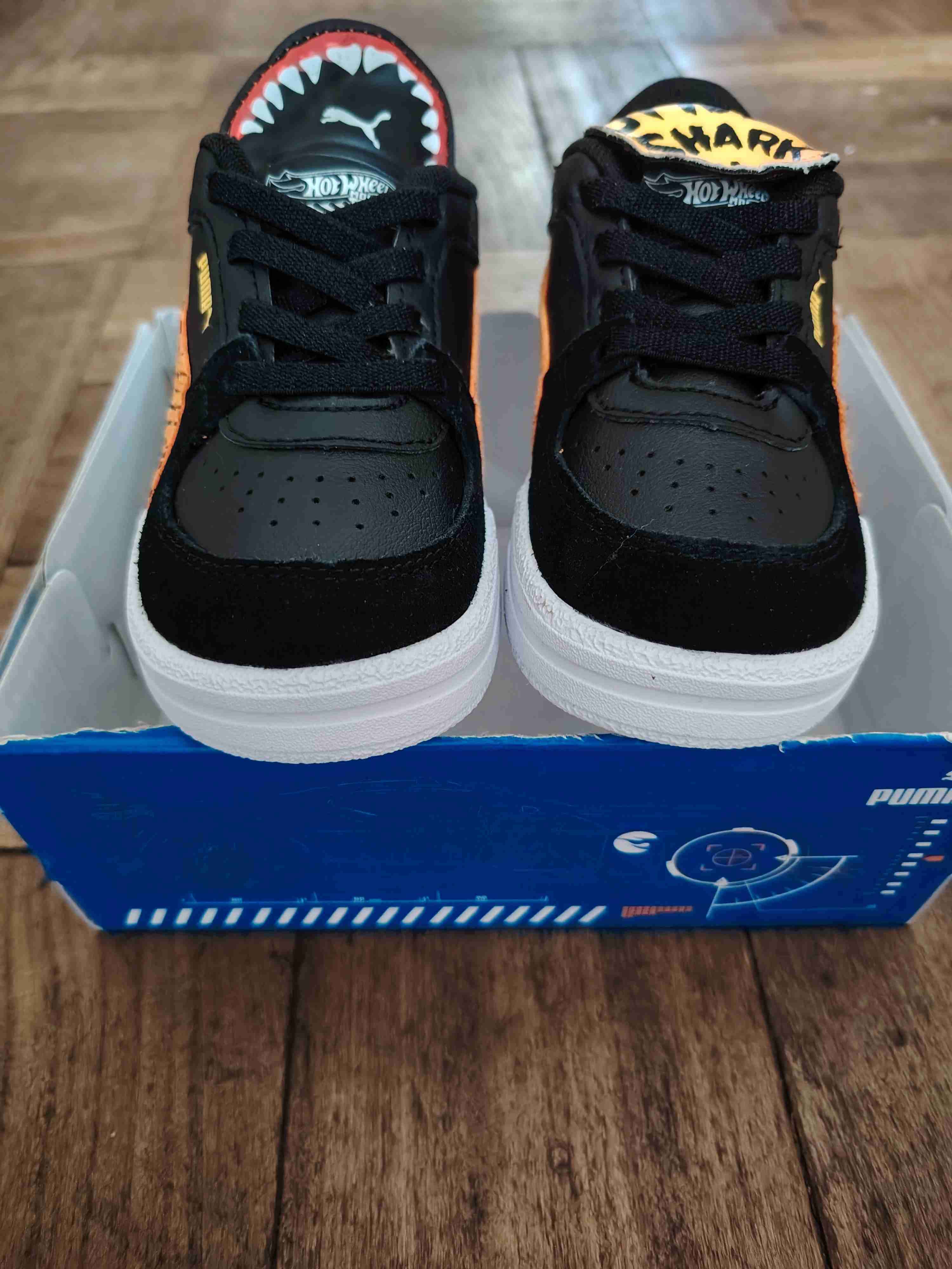 Zapatillas negras y naranjas Puma - miniatura 4