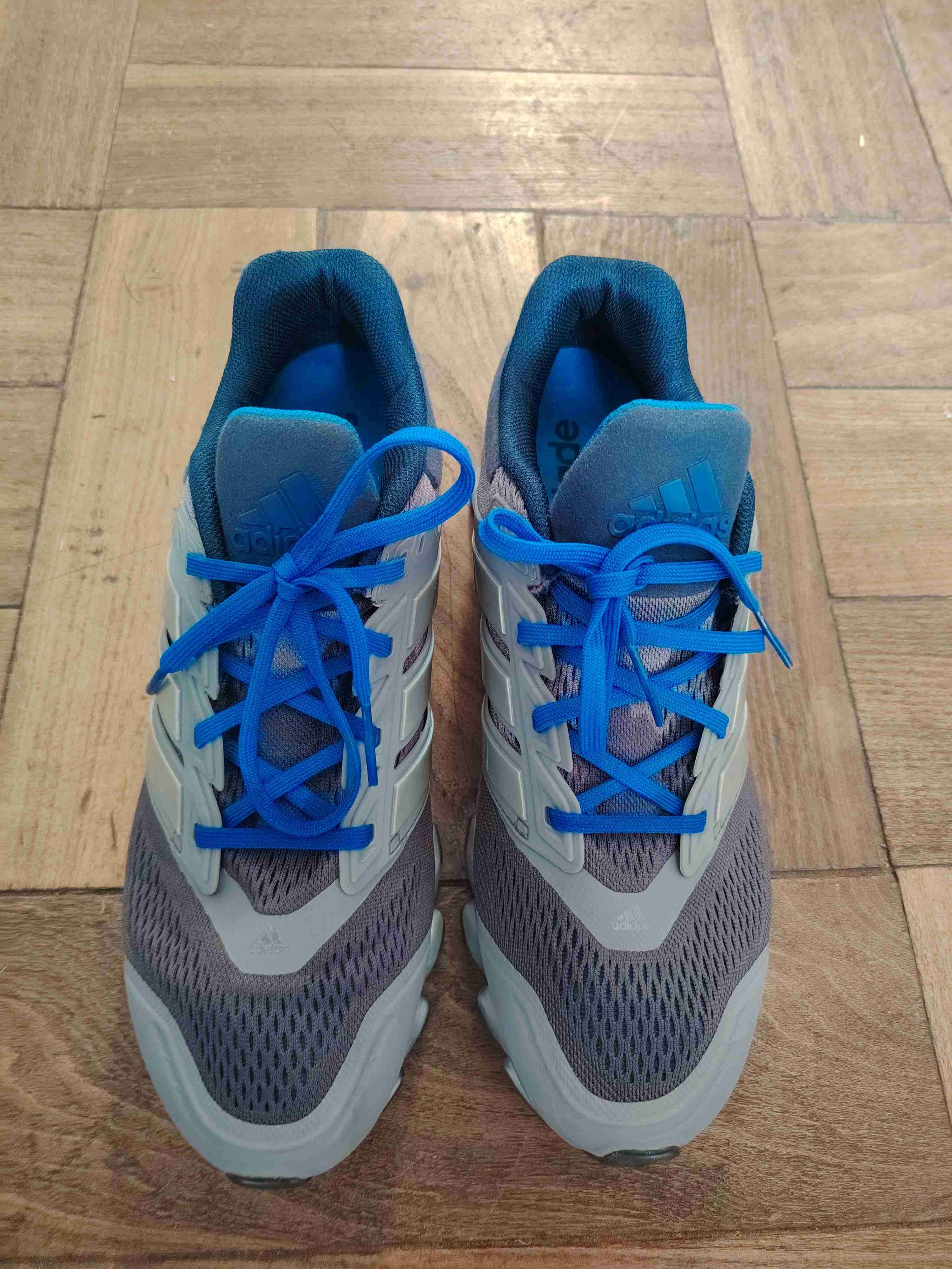 Zapatillas deportivas grises y azules - miniatura 2