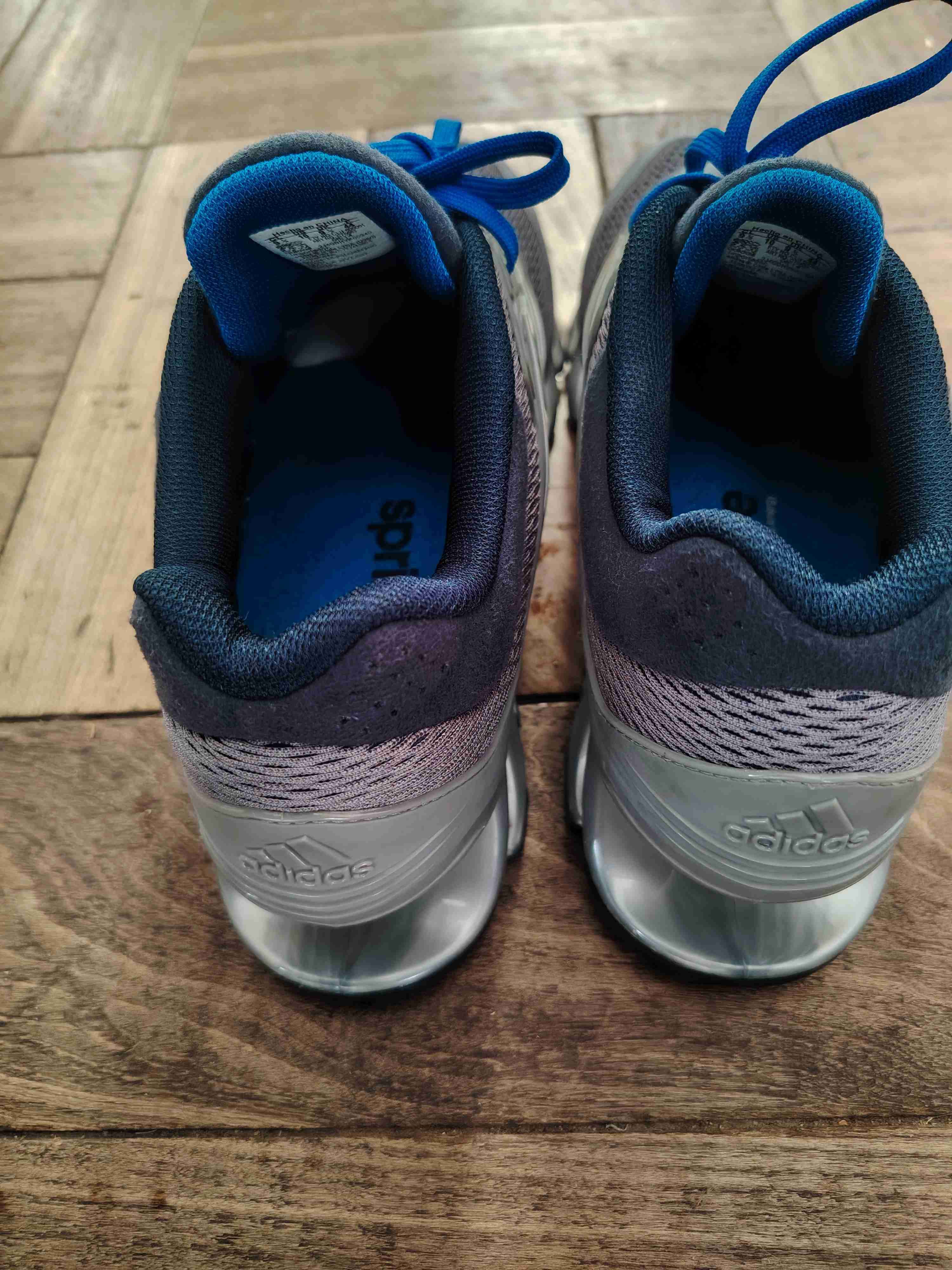 Zapatillas deportivas grises y azules - miniatura 3