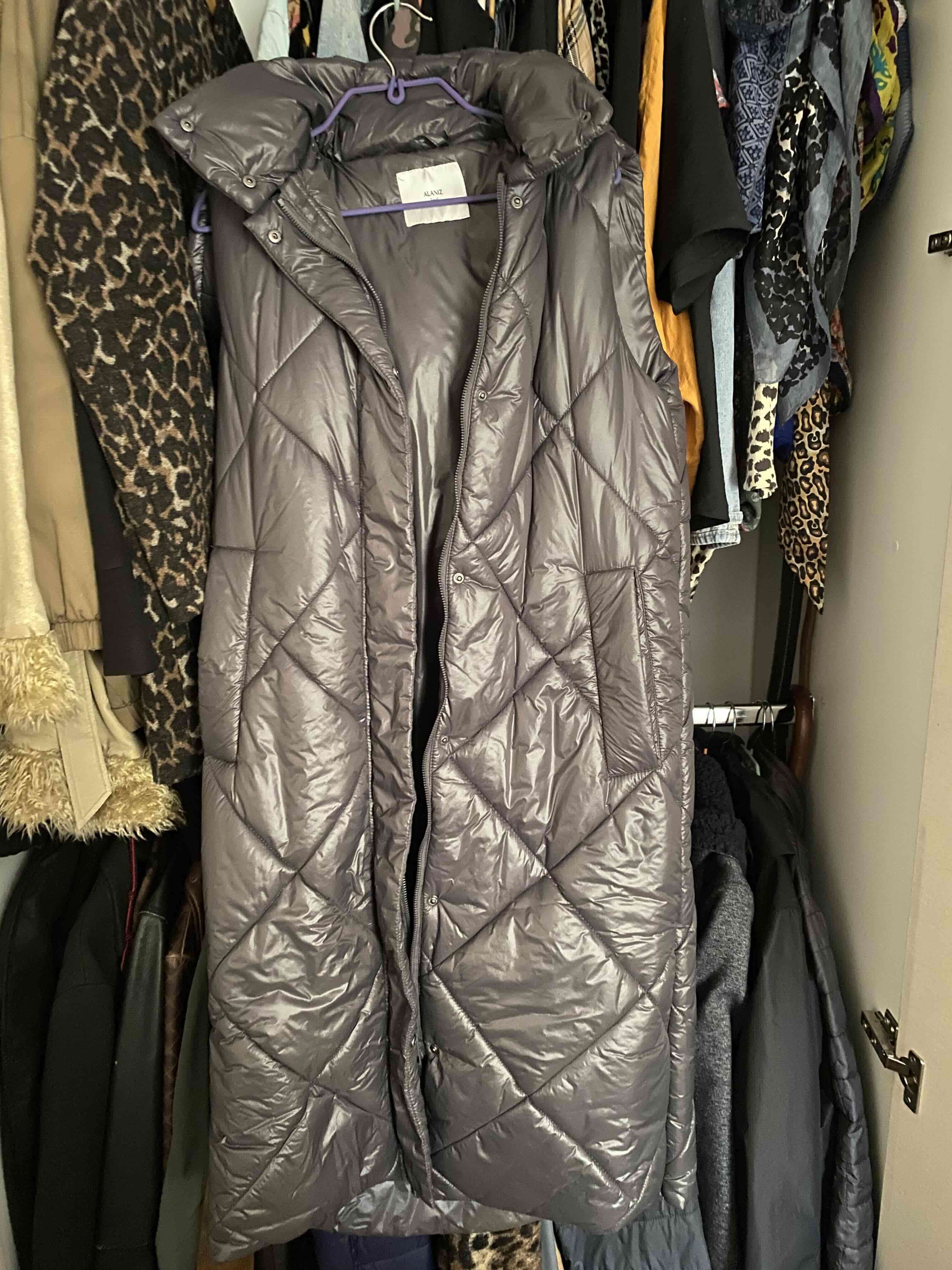 Parka acolchada gris sin mangas