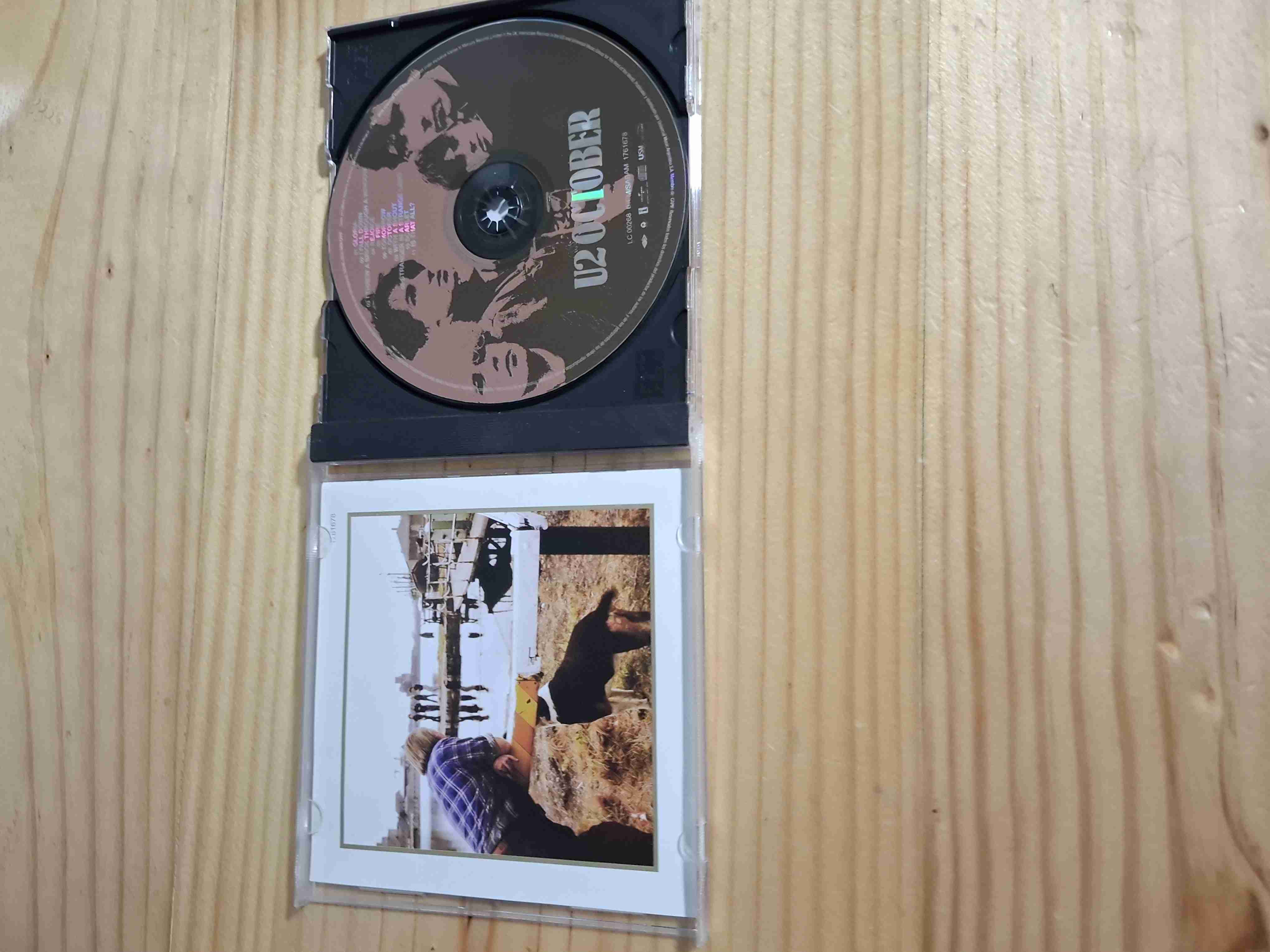 CD U2 October - miniatura 2