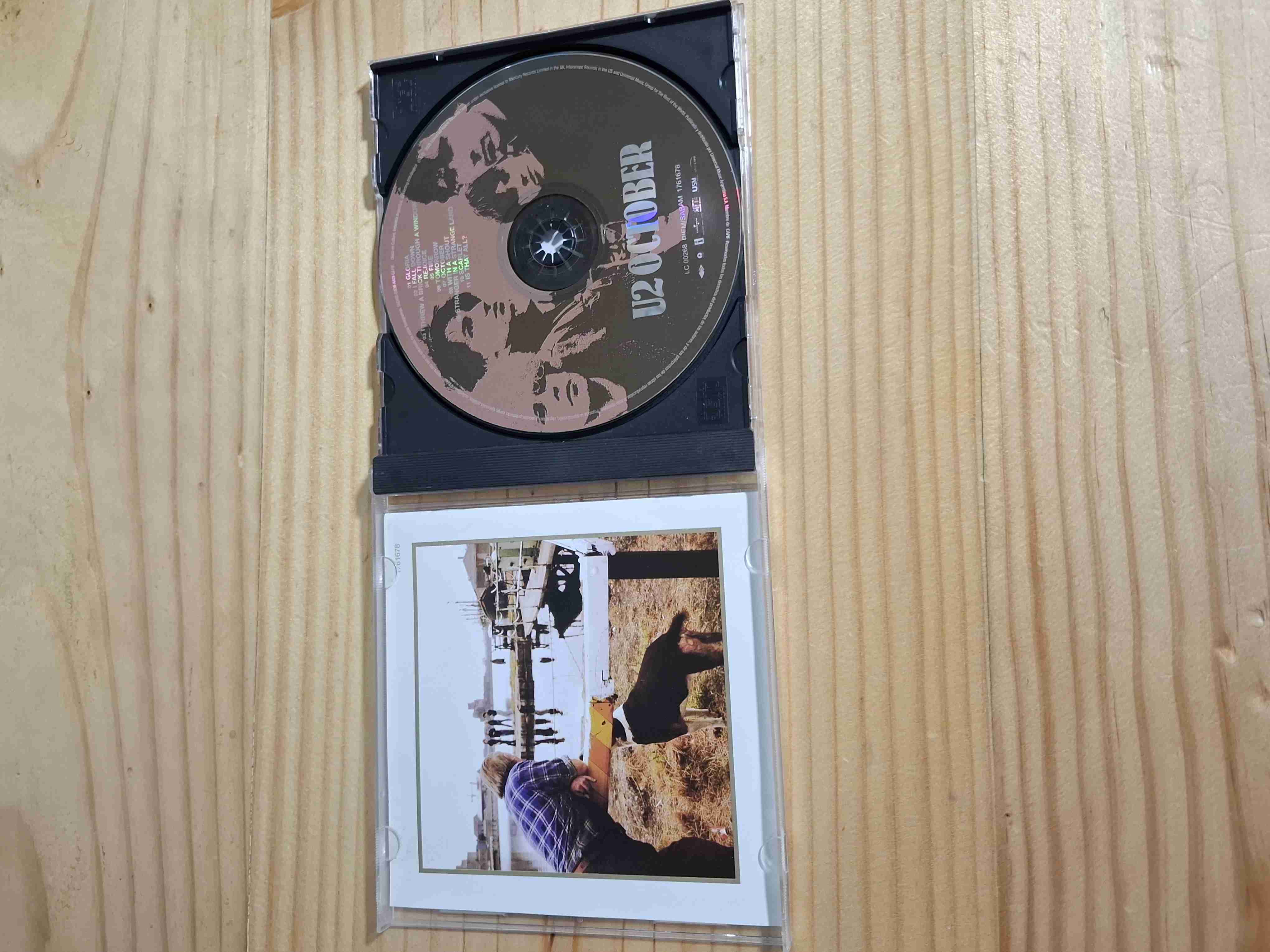 CD U2 October - miniatura 3