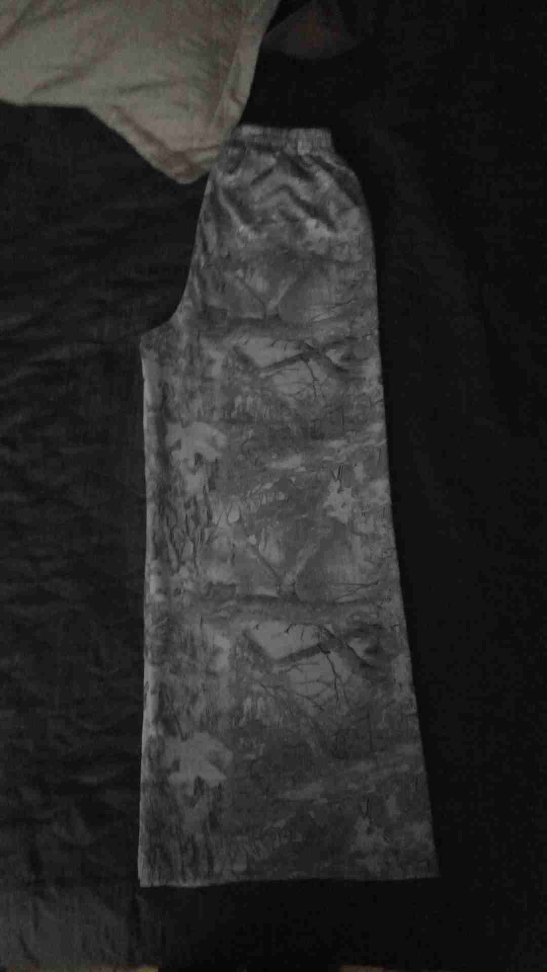 Buzo estampado camuflaje gris - miniatura 1