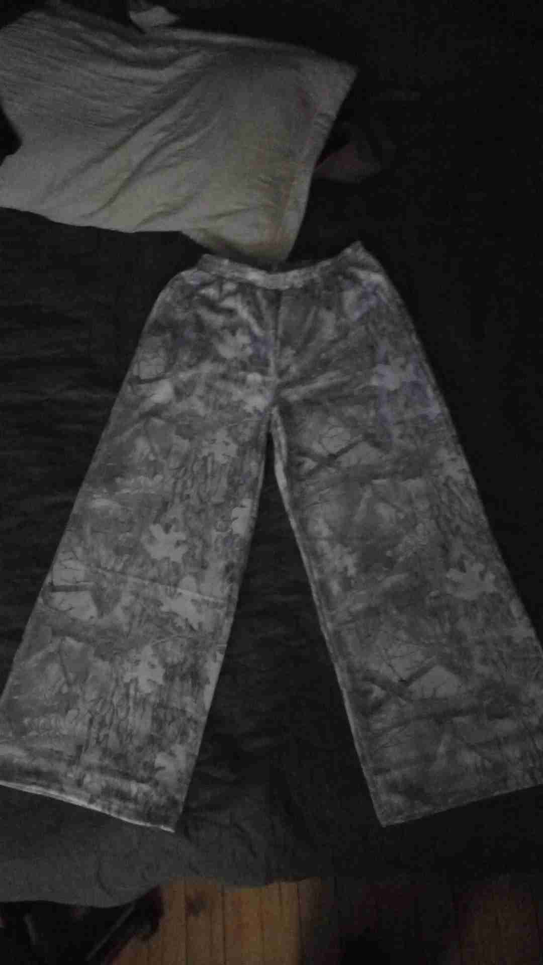 Buzo estampado camuflaje gris - miniatura 2