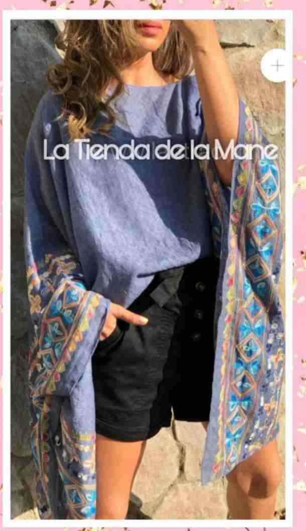 Poncho azul con bordados - miniatura 2