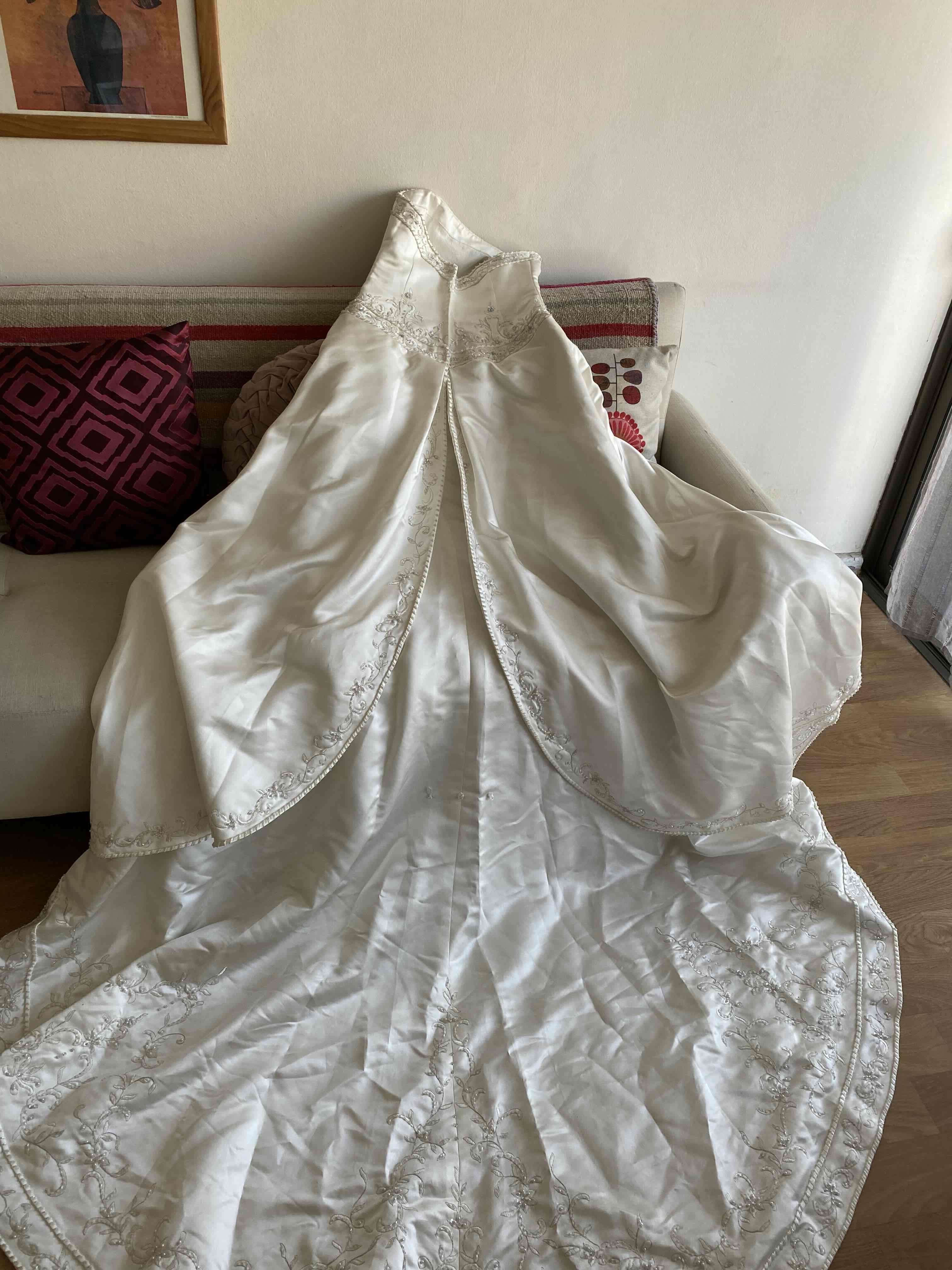 Vestido de novia blanco elegante - miniatura 4