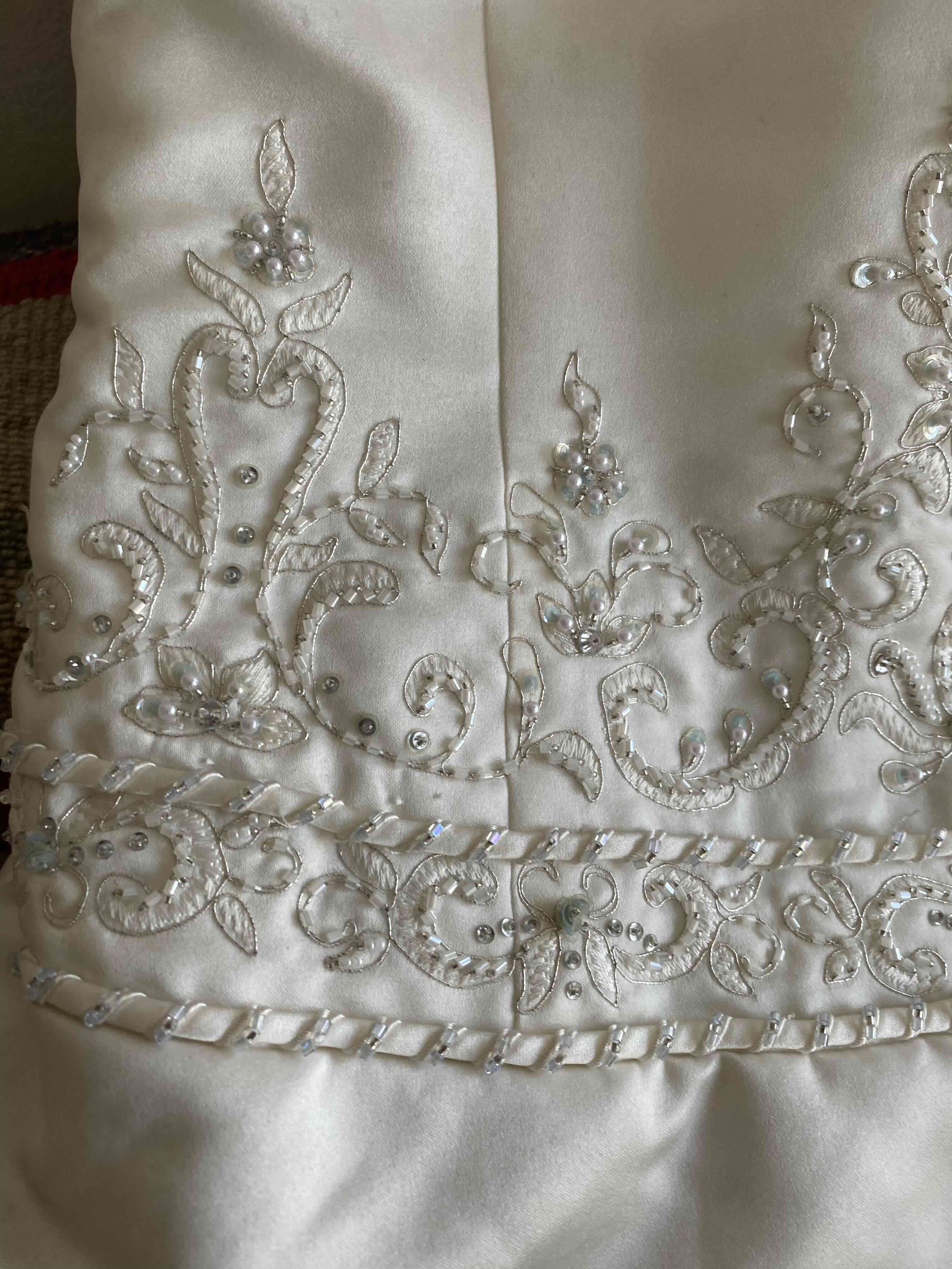 Vestido de novia blanco elegante - miniatura 5