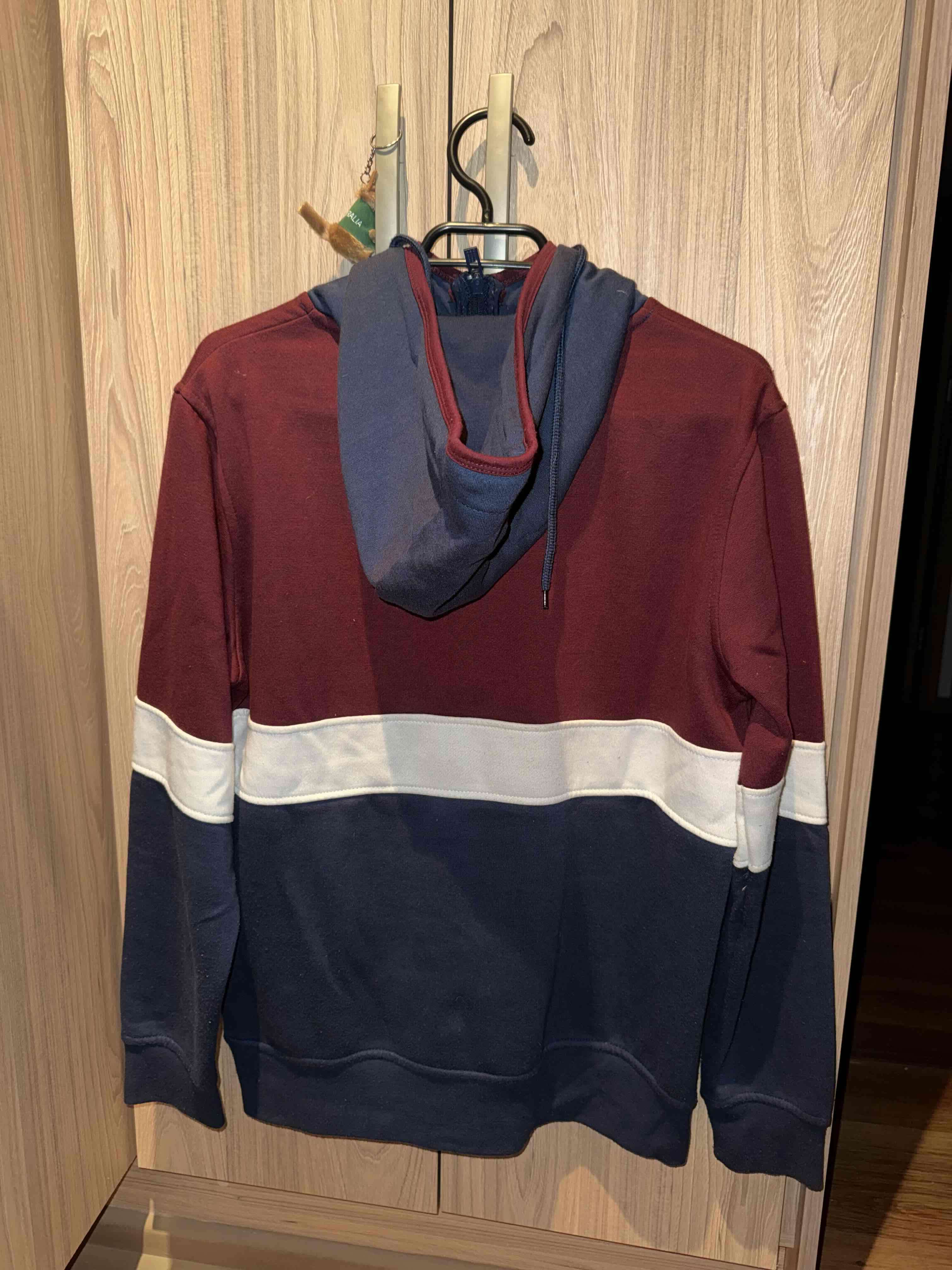 Polerón bicolor con gorro - miniatura 2