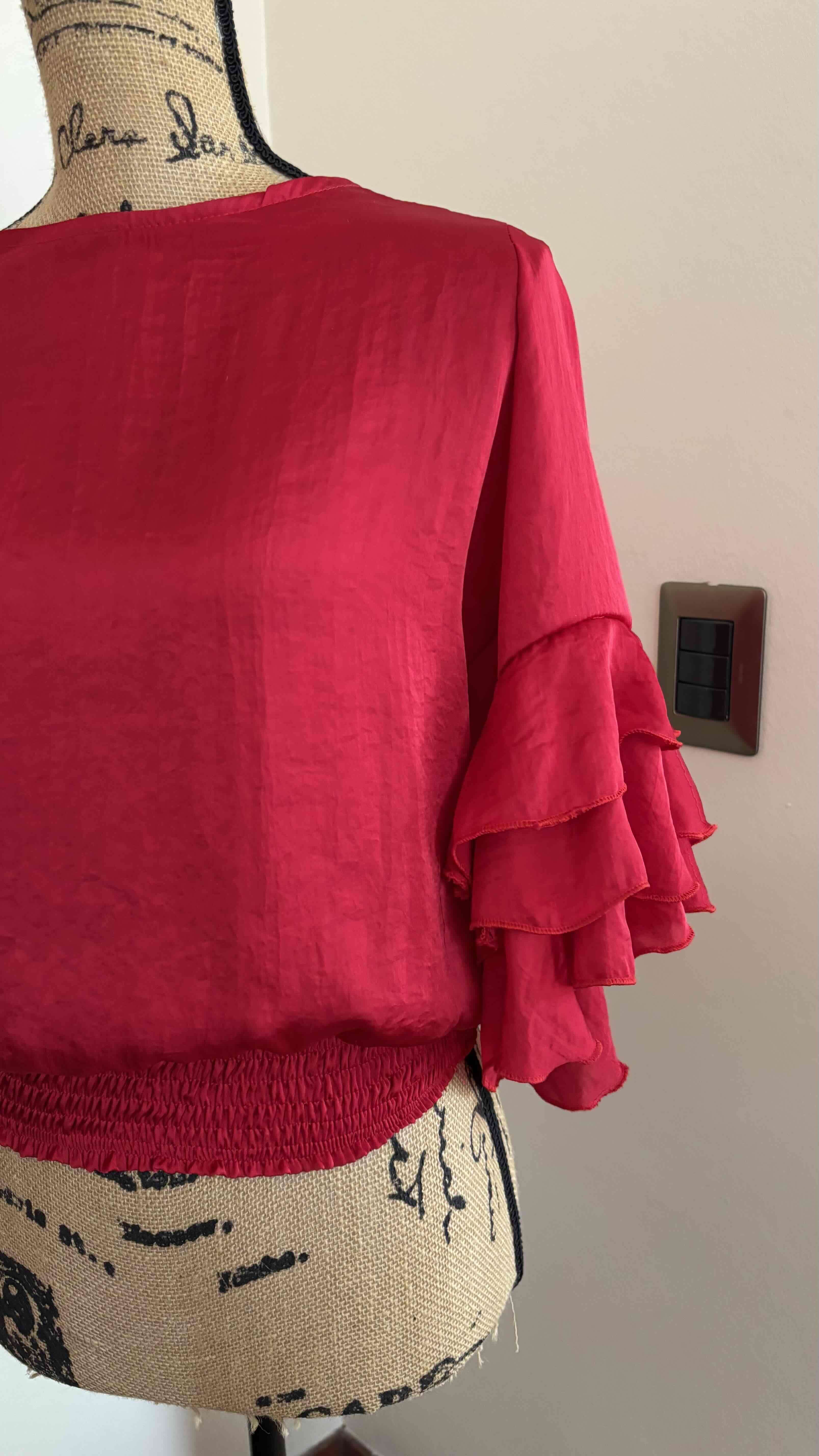 Blusa roja con volantes - miniatura 3