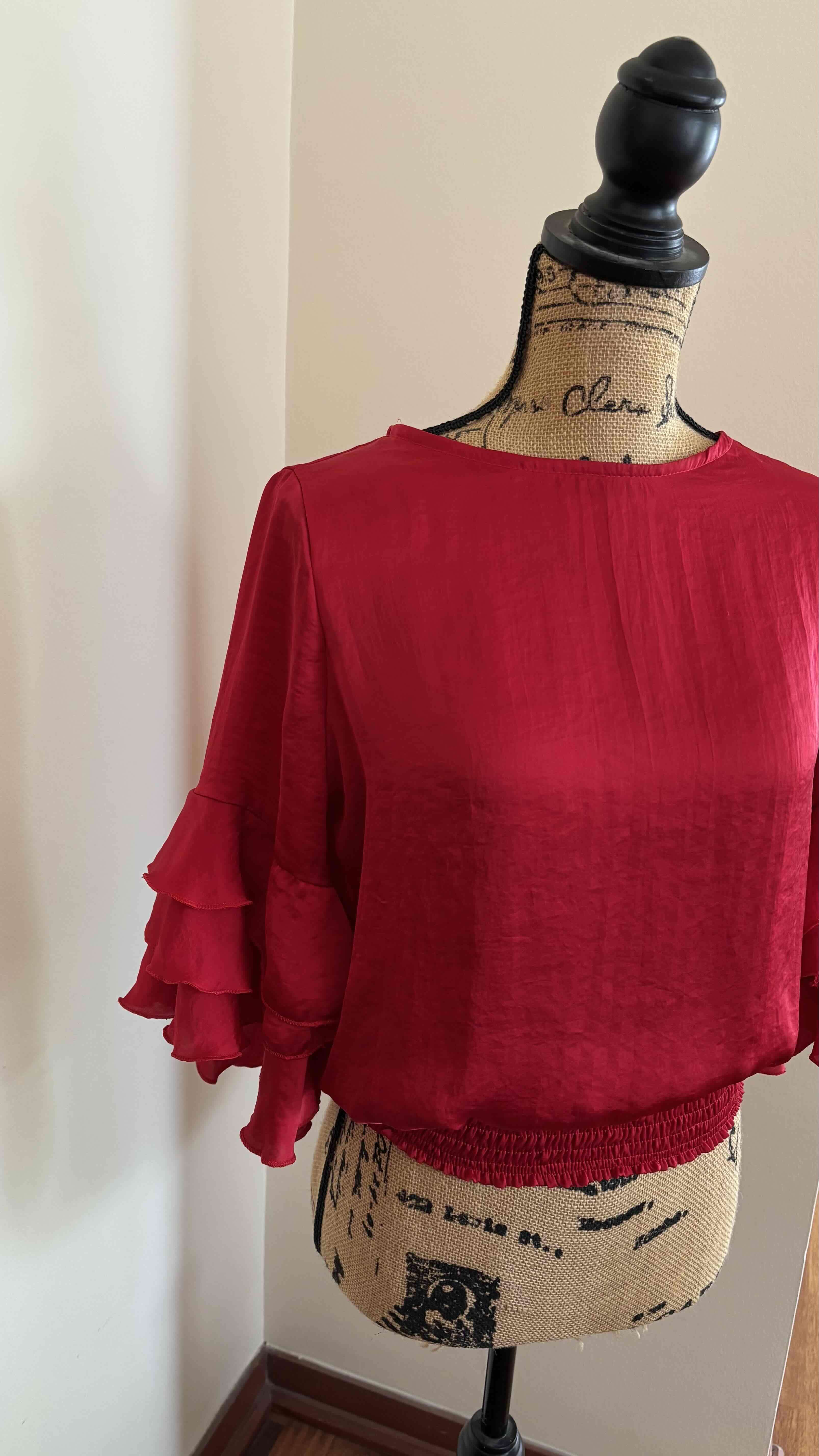 Blusa roja con volantes - miniatura 4