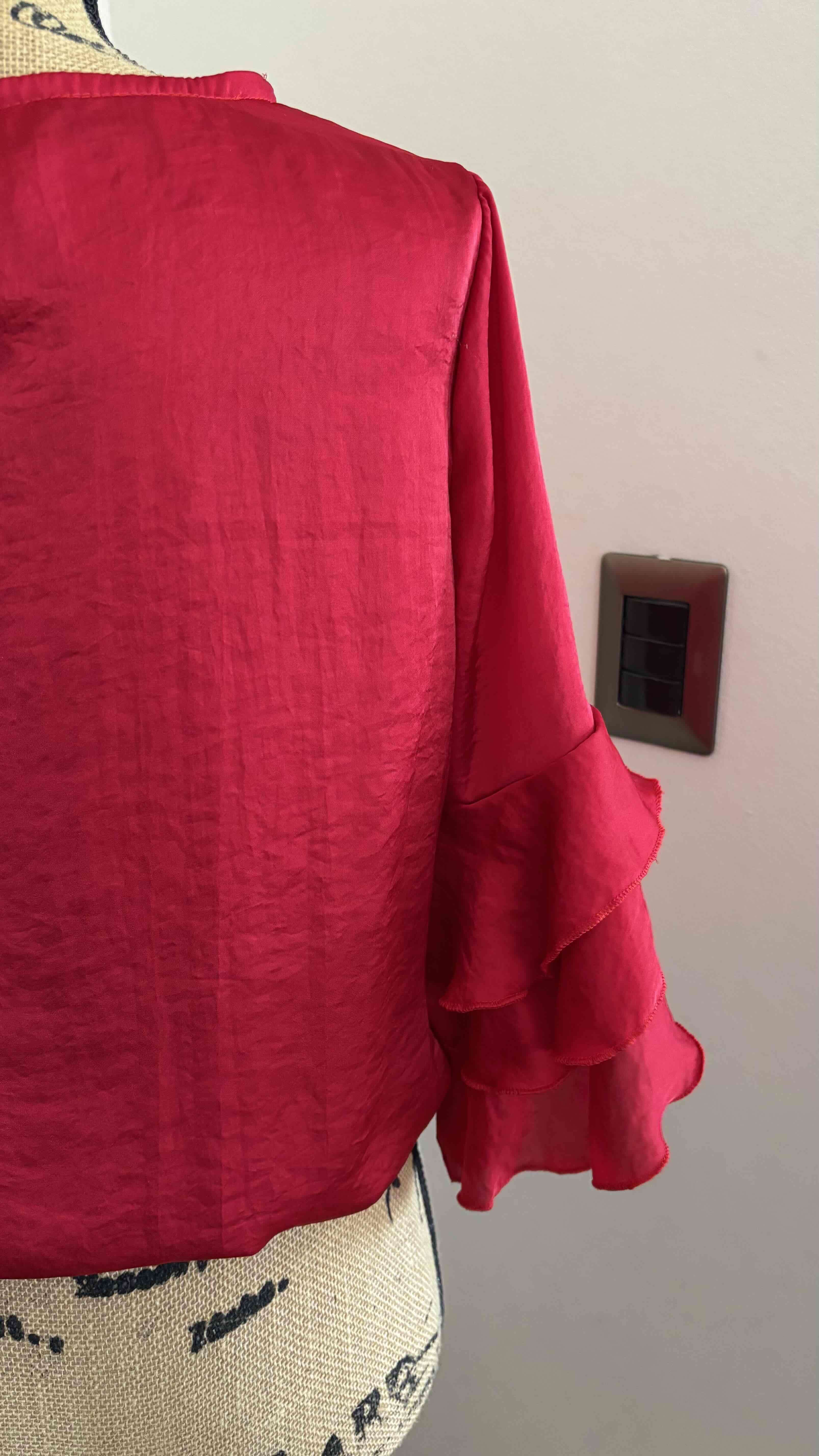 Blusa roja con volantes - miniatura 5