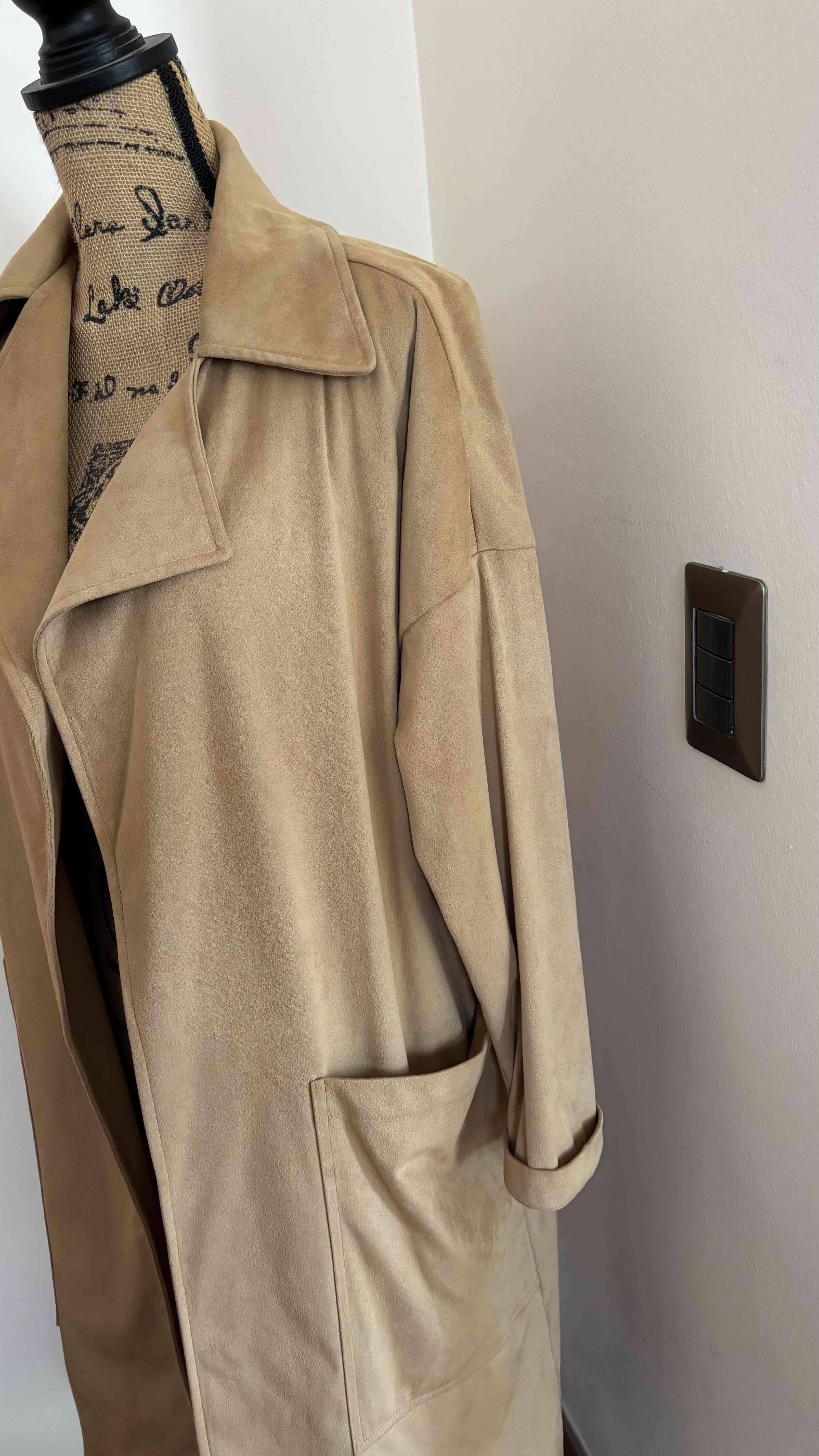 Abrigo beige de mujer - miniatura 2